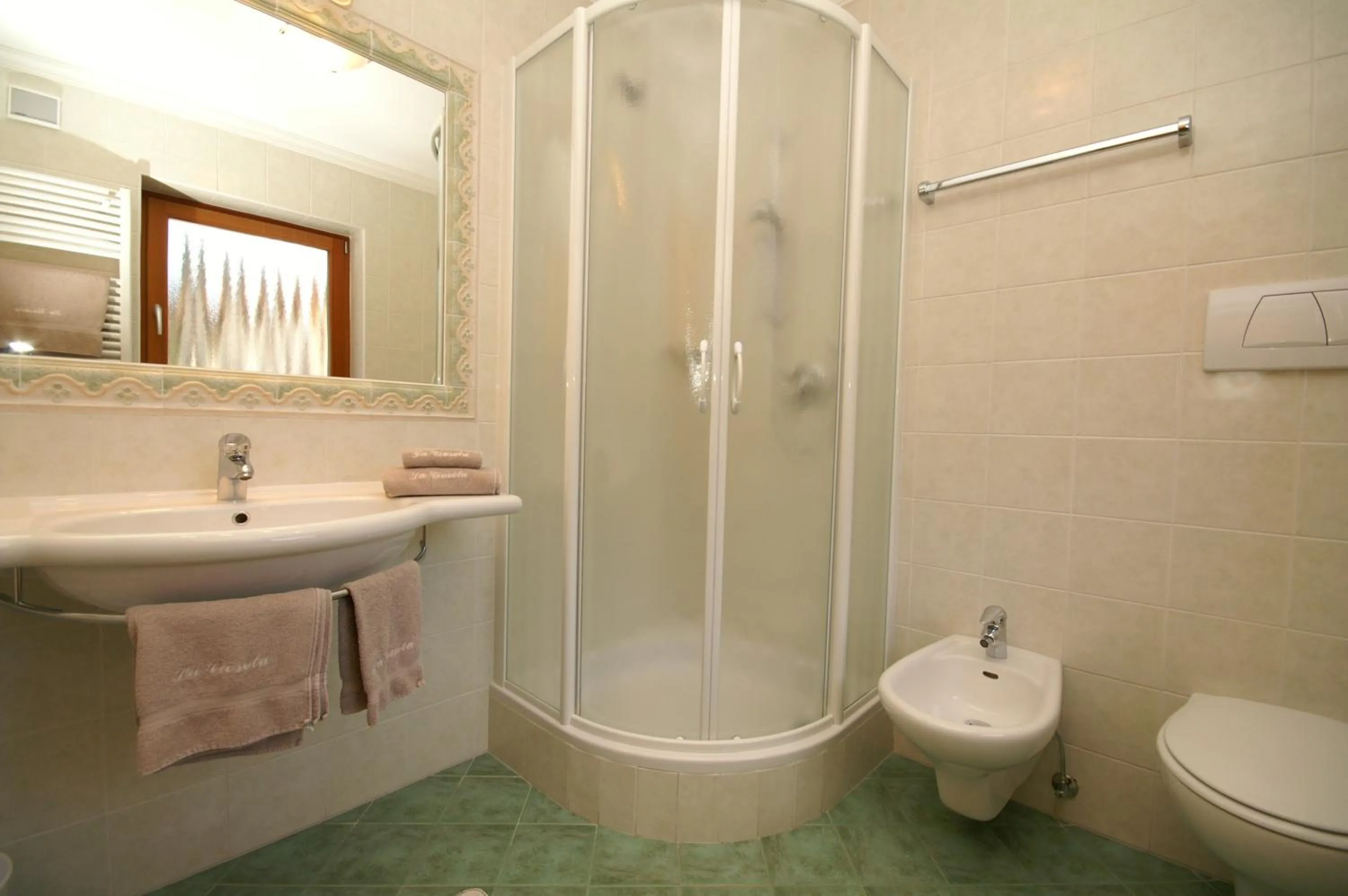 Bathroom in Garni La Ciasota 3s