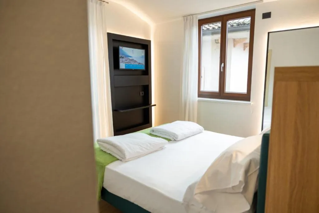 Bed in Hotel Lago Di Garda