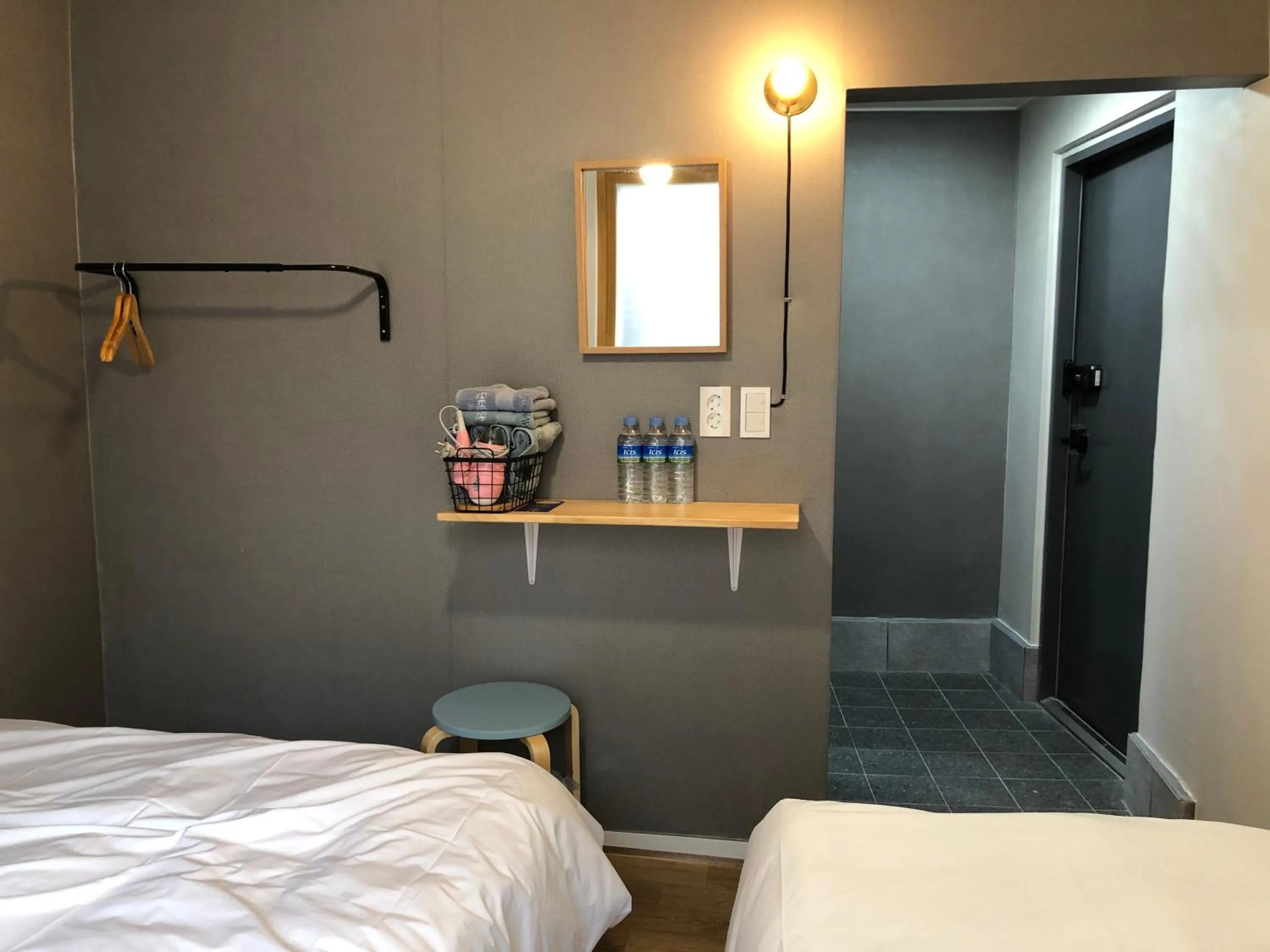 Bedroom, Bed in Dante House