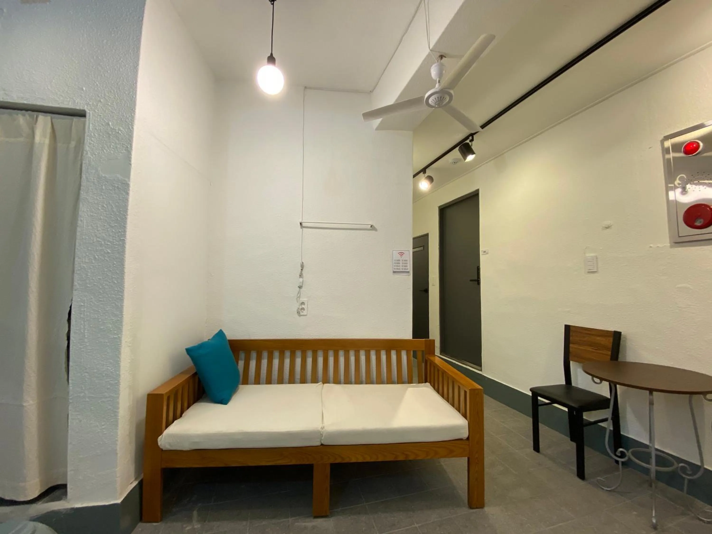 Communal lounge/ TV room in Dante House