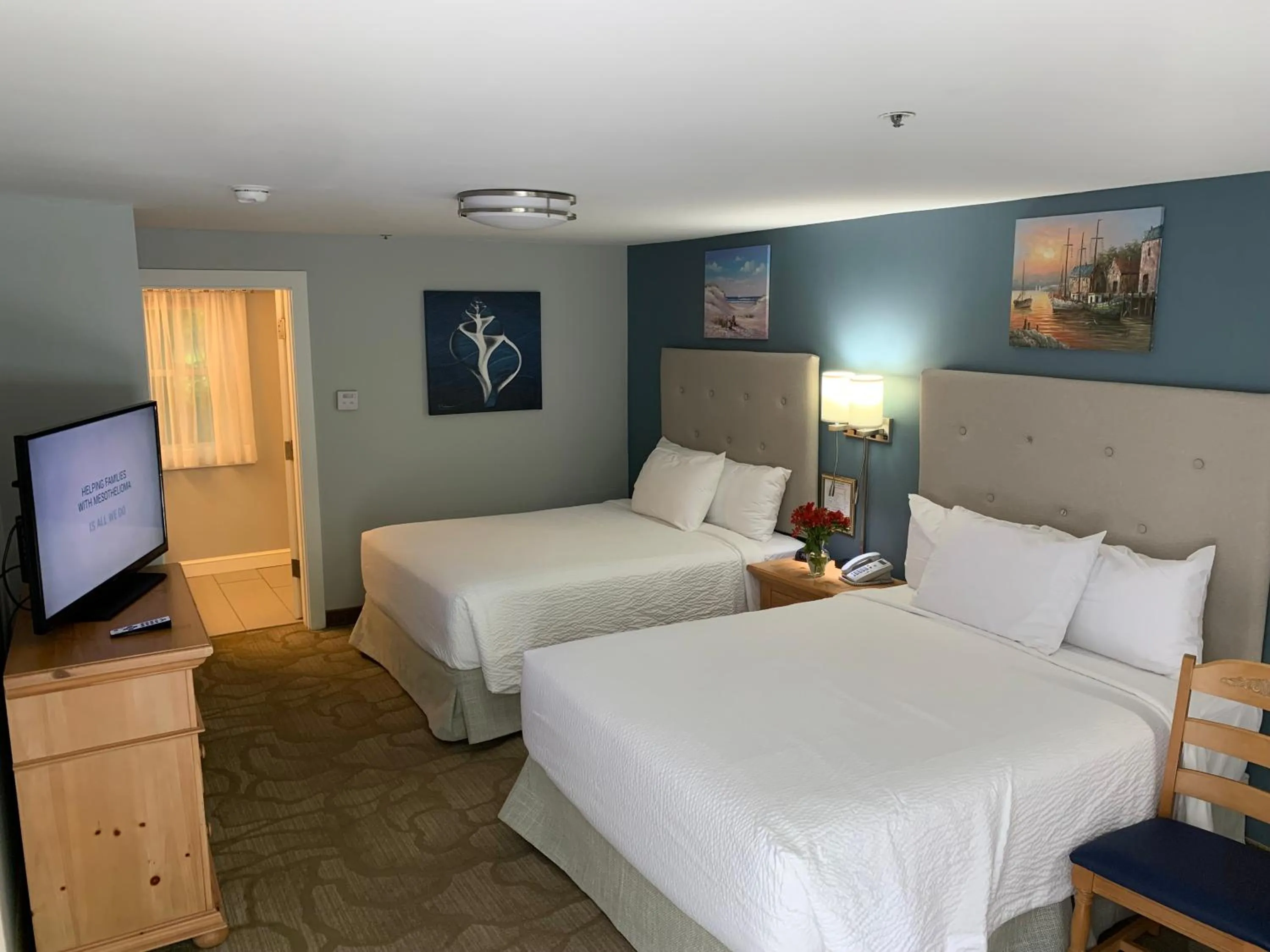 Photo of the whole room, Bed in The Lodge at Turbat's Creek