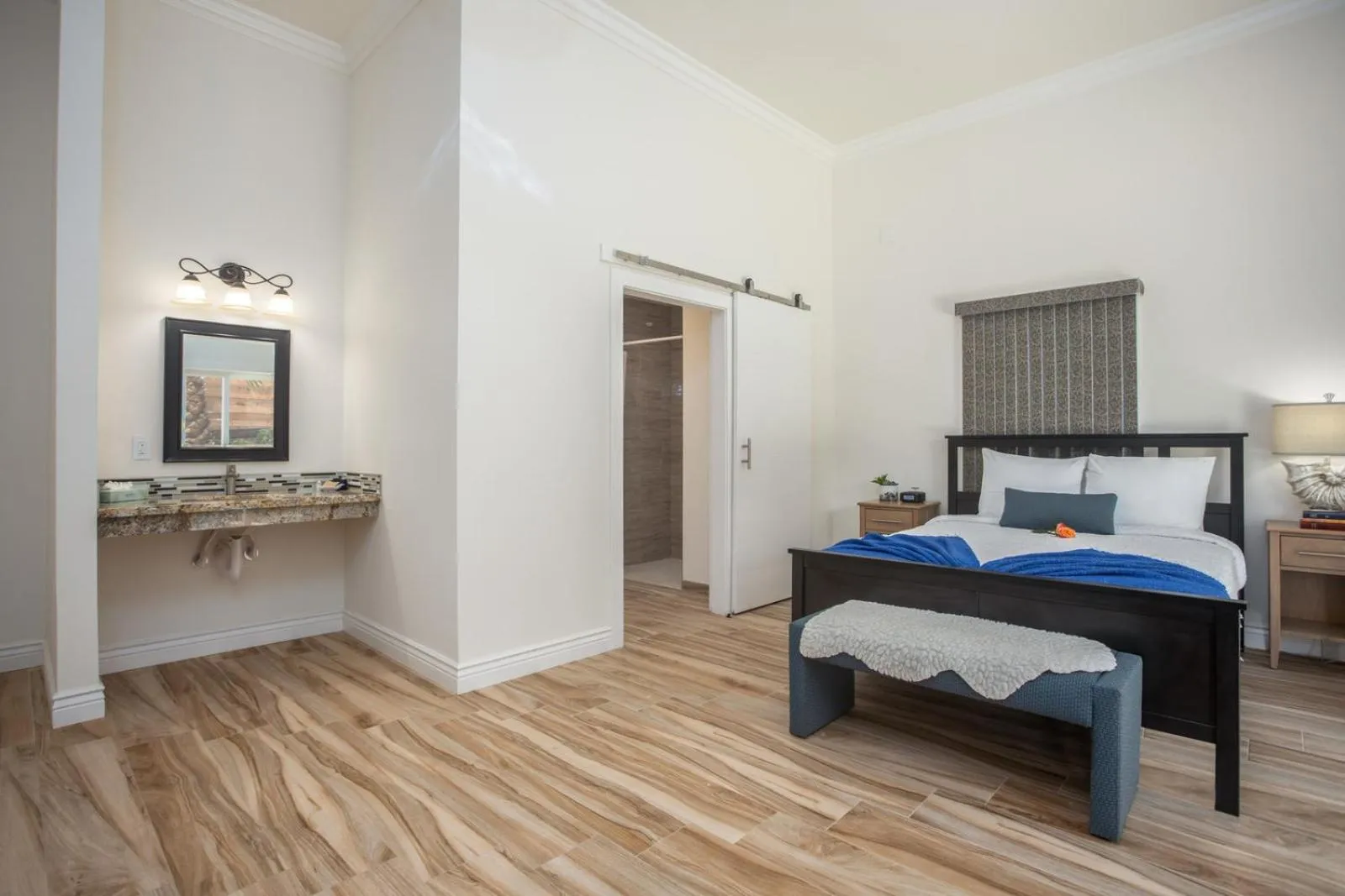 Bathroom, Bed in Ocean View Inn