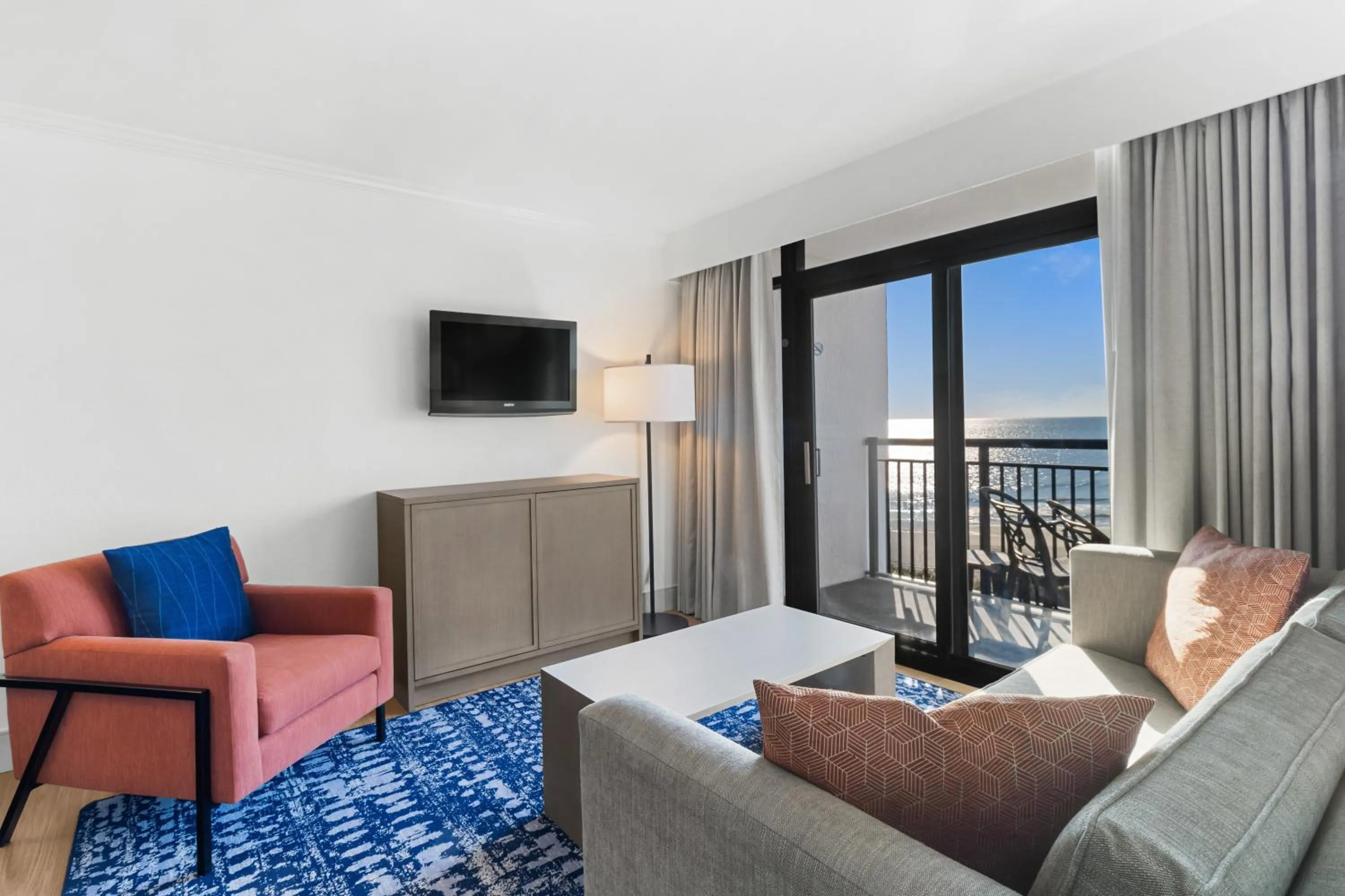 Living room, Bed in Ocean Reef Resort