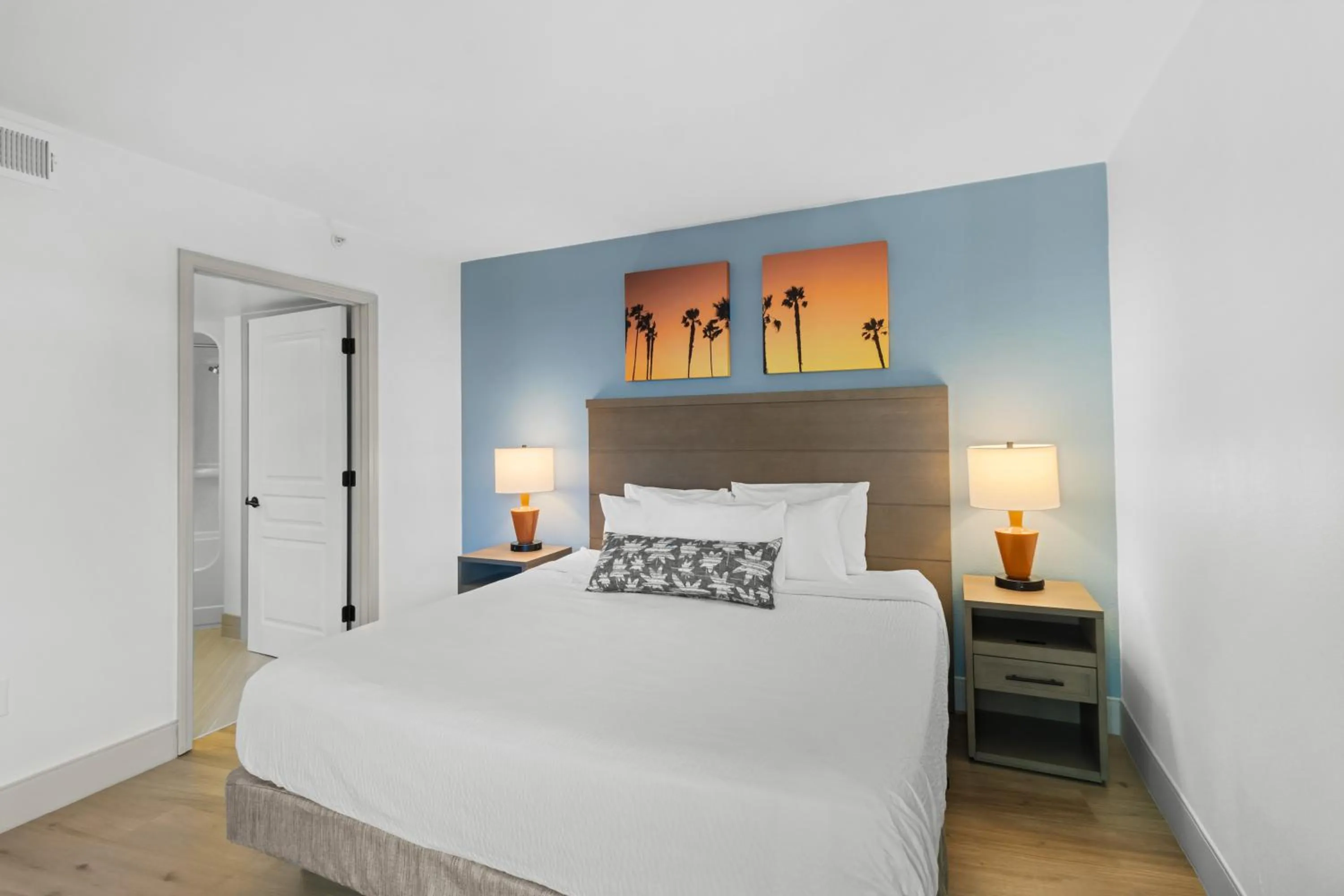 Bedroom, Bed in Ocean Reef Resort