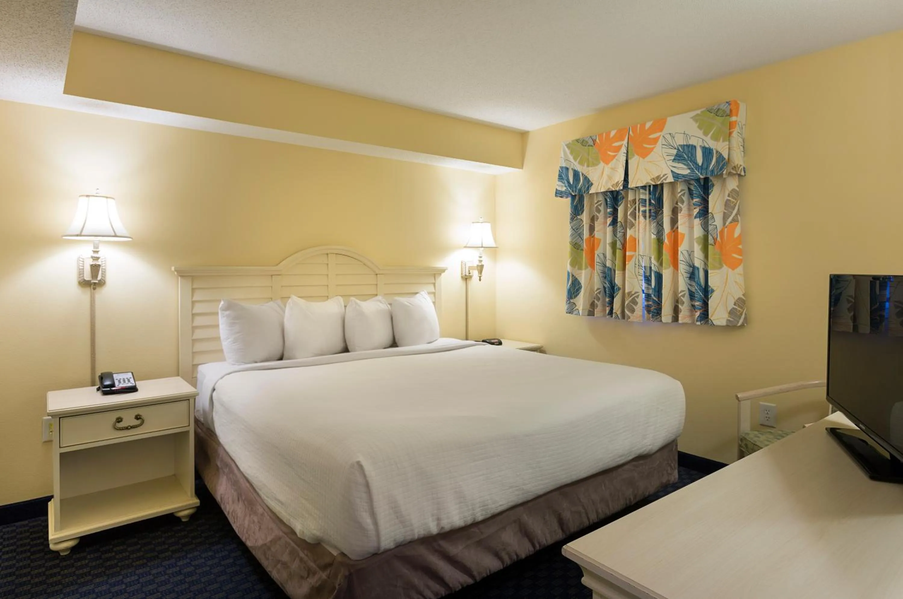 Bedroom, Bed in Ocean Reef Resort
