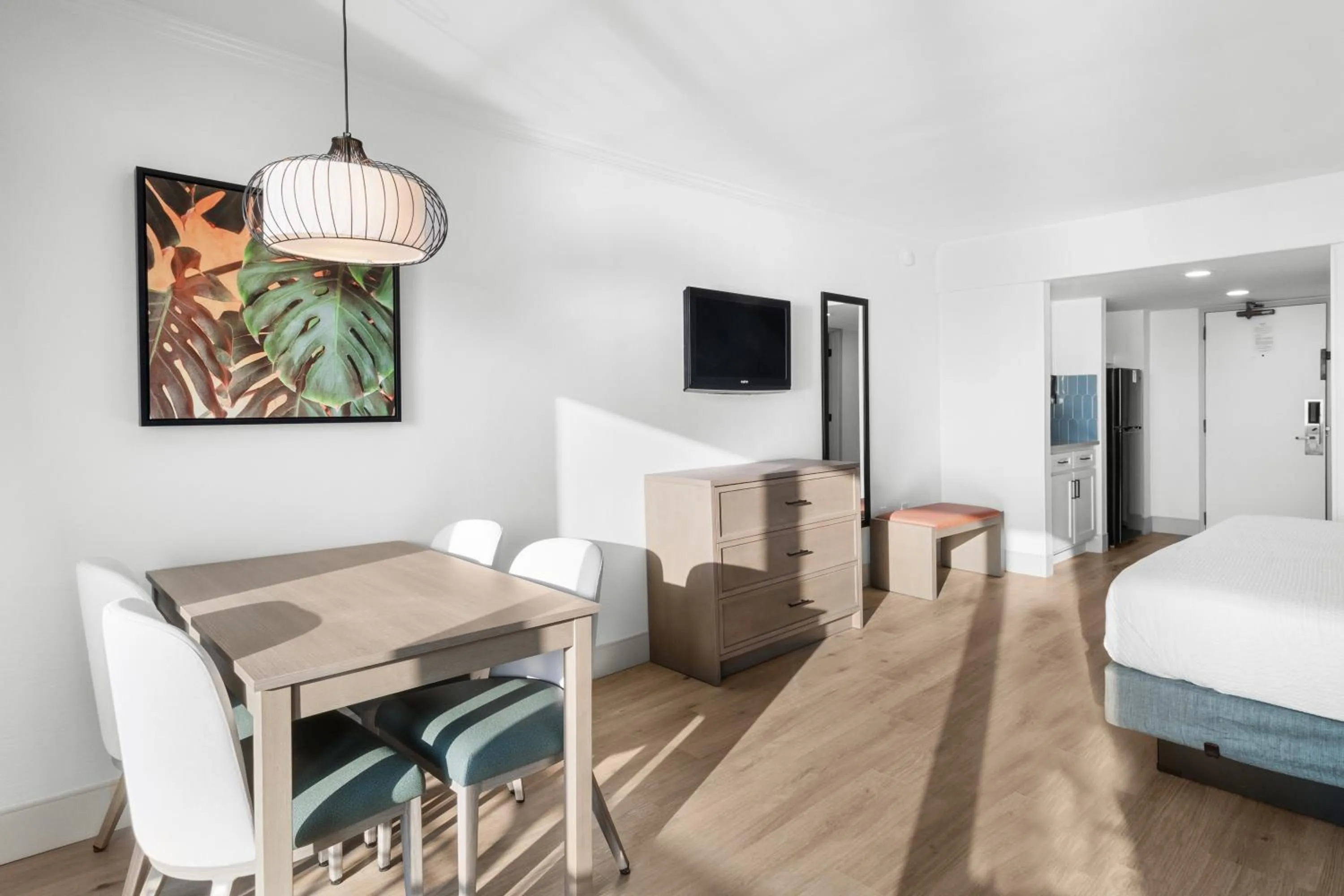 Living room, Bed in Ocean Reef Resort