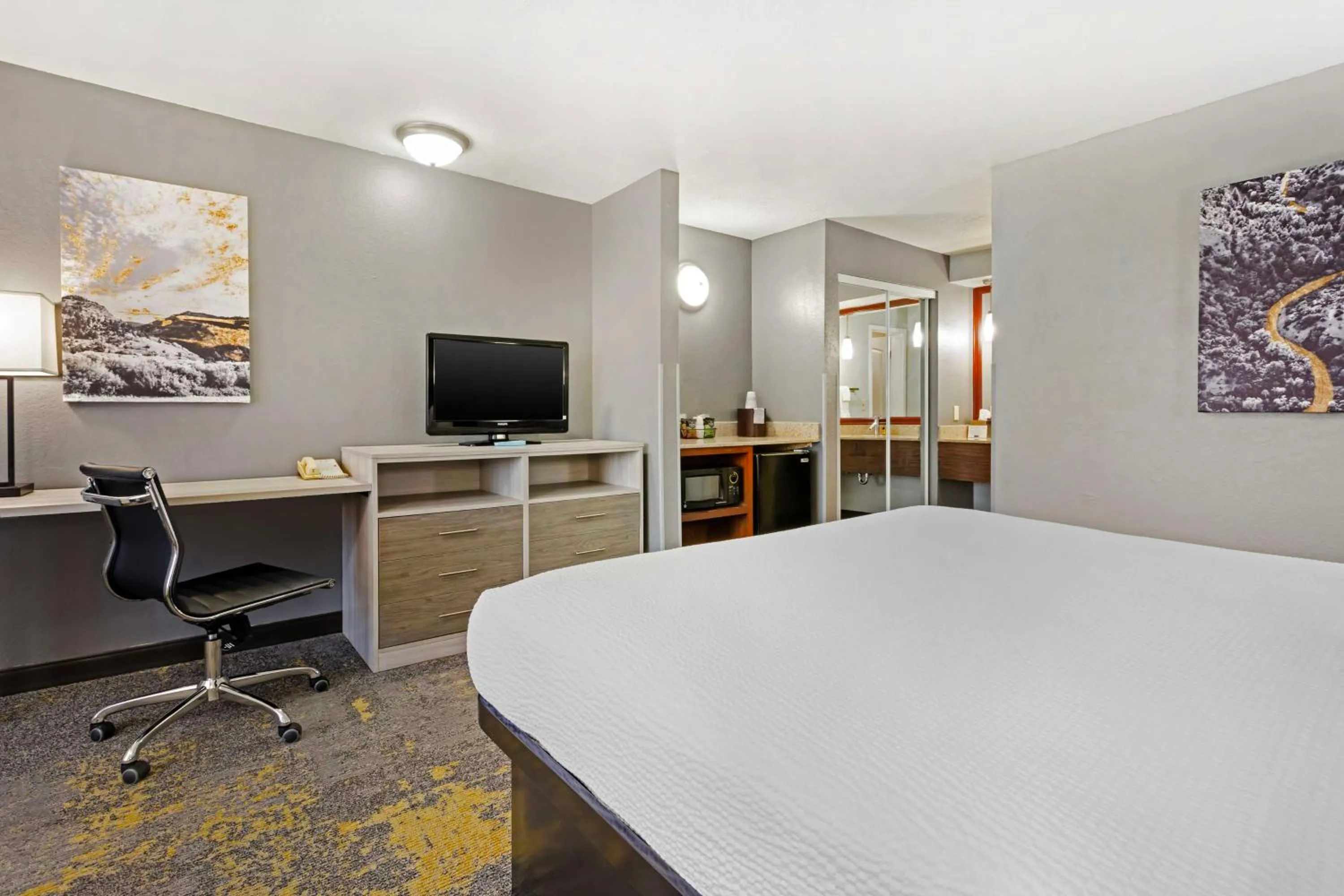 Bedroom, Bed in Best Western Plus Weston Inn