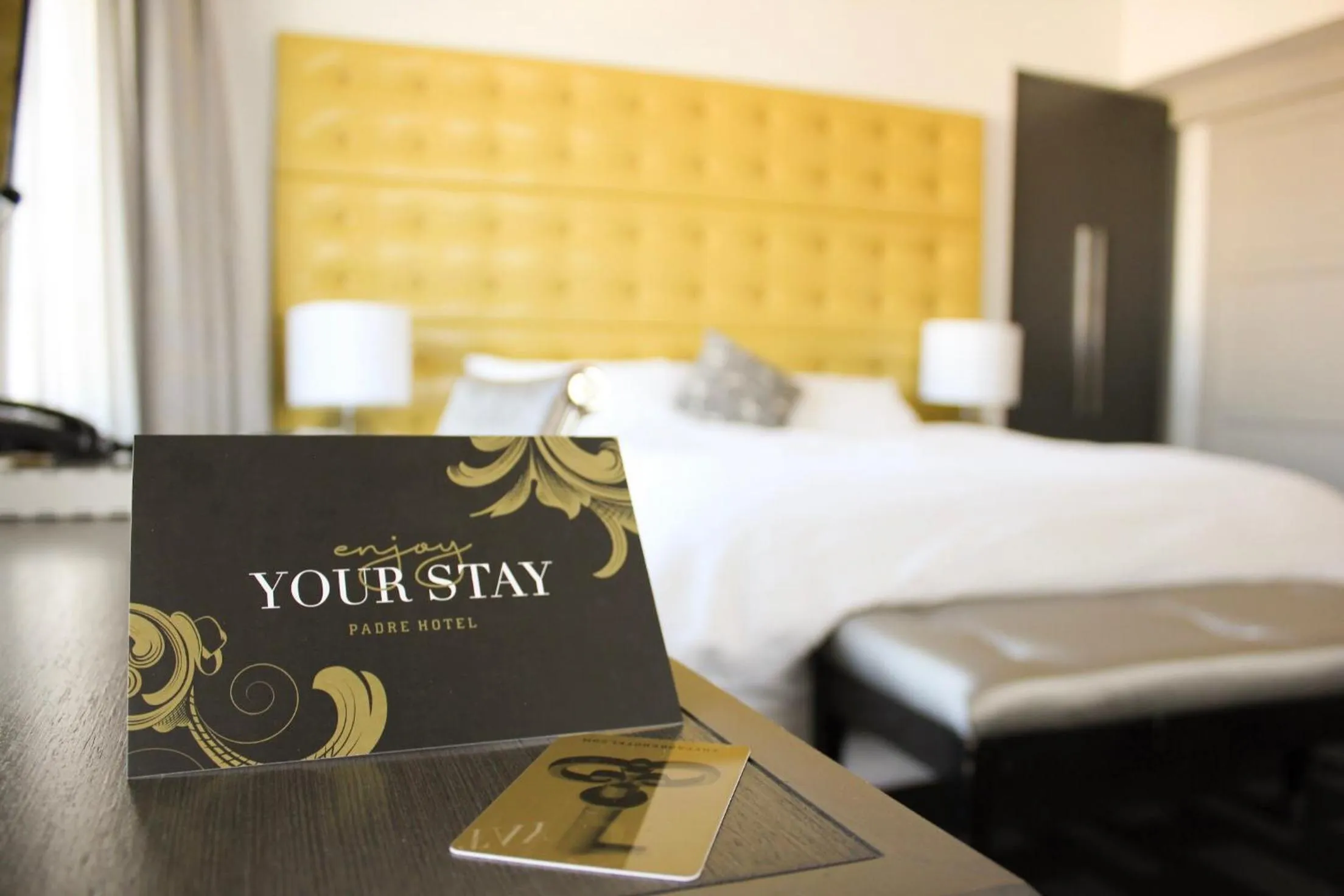 Bedroom, Bed in Padre Hotel