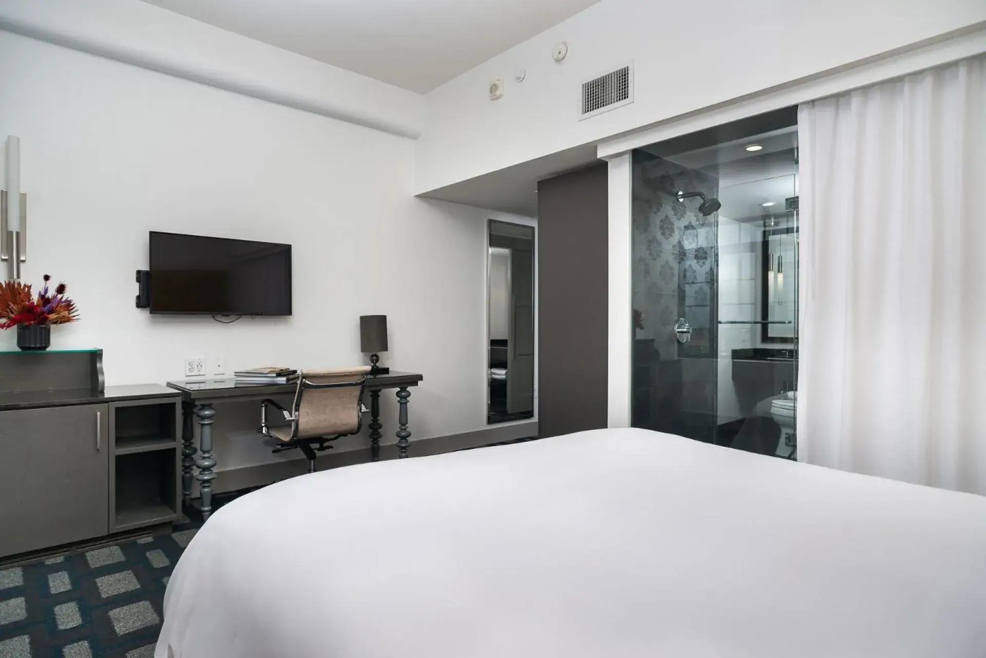 TV and multimedia, Bed in Padre Hotel TV and multimedia, Bed in Padre Hotel