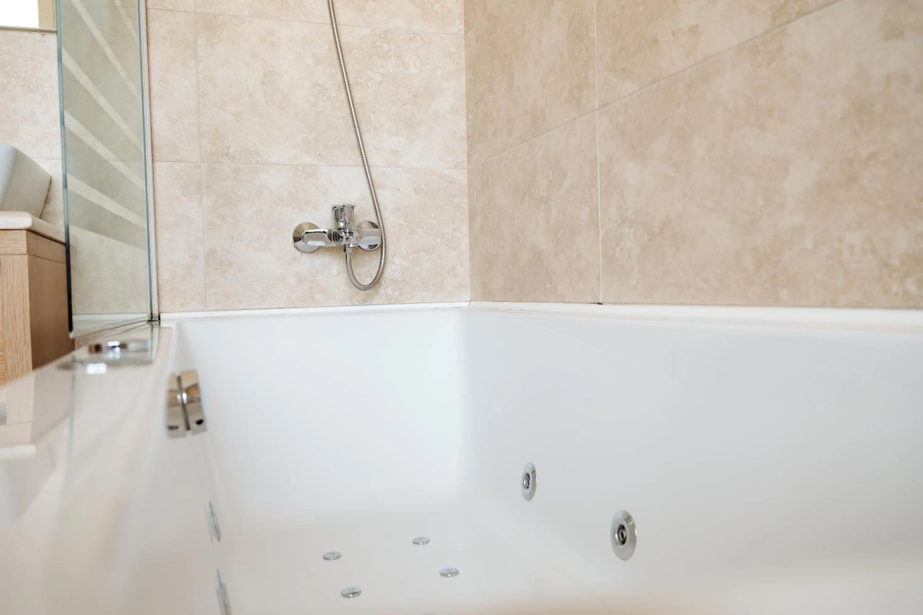 Shower in Maxim Pasha Hotel