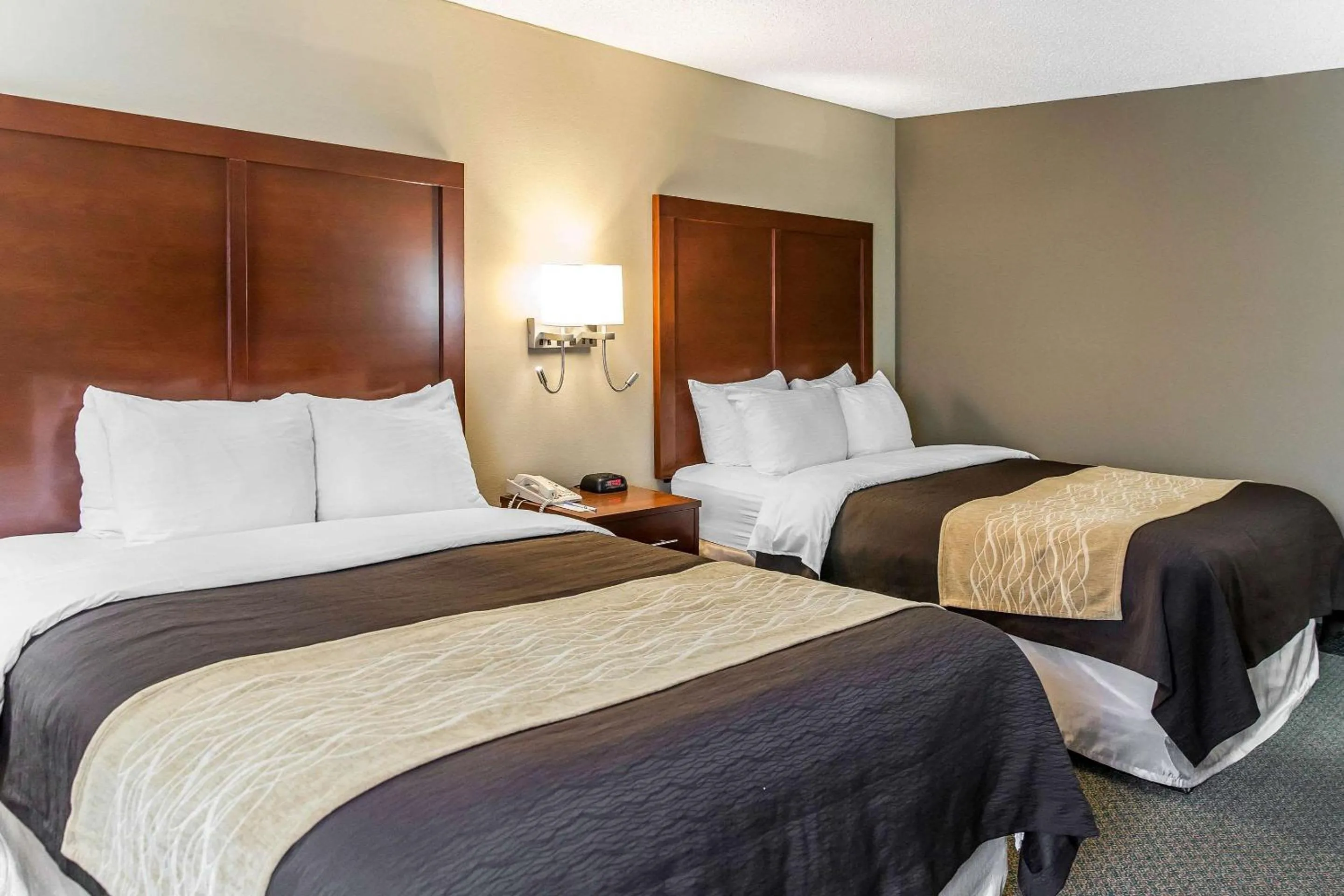 Photo of the whole room, Bed in Comfort Inn Pentagon City