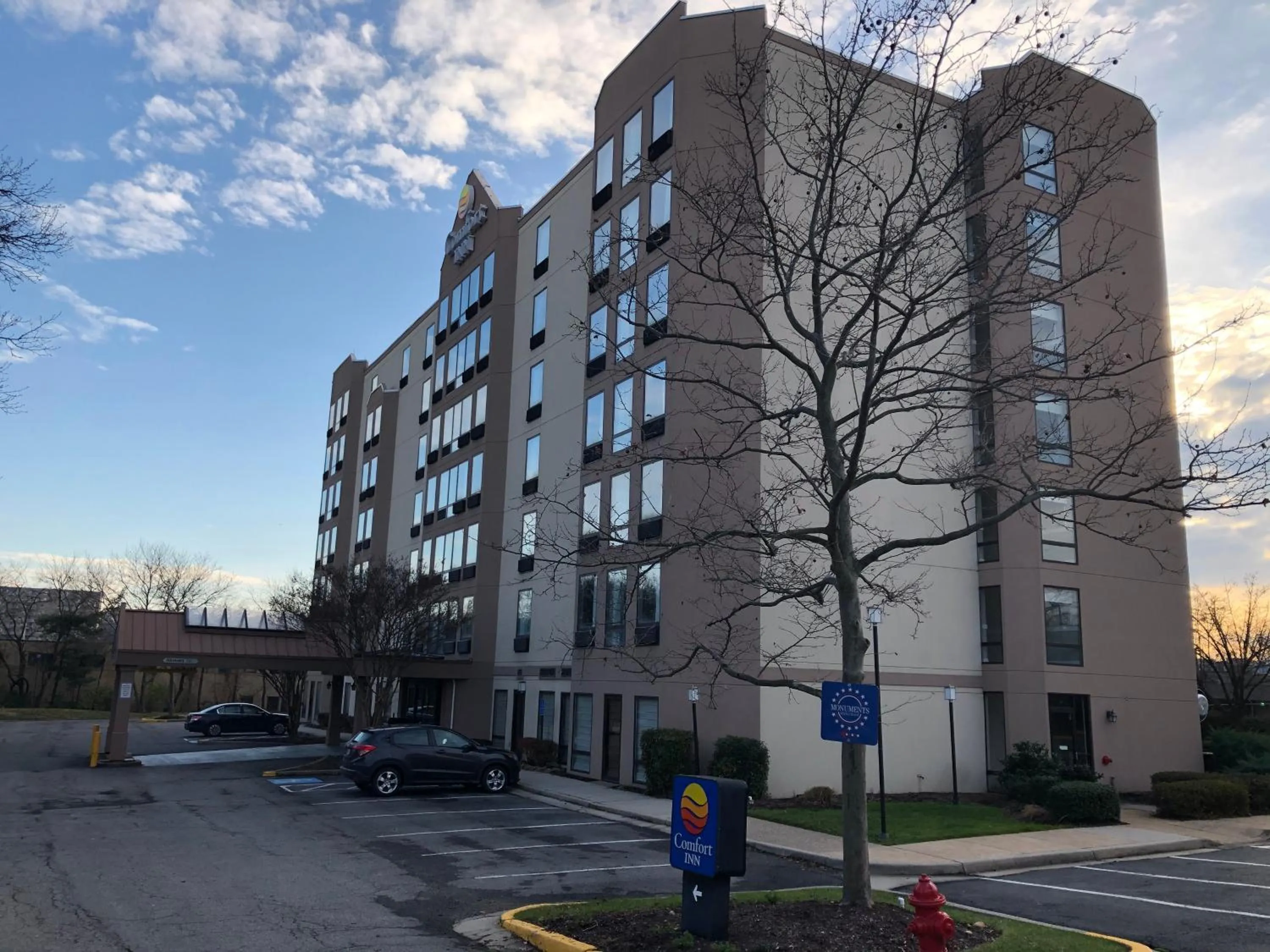 Property building in Comfort Inn Pentagon City