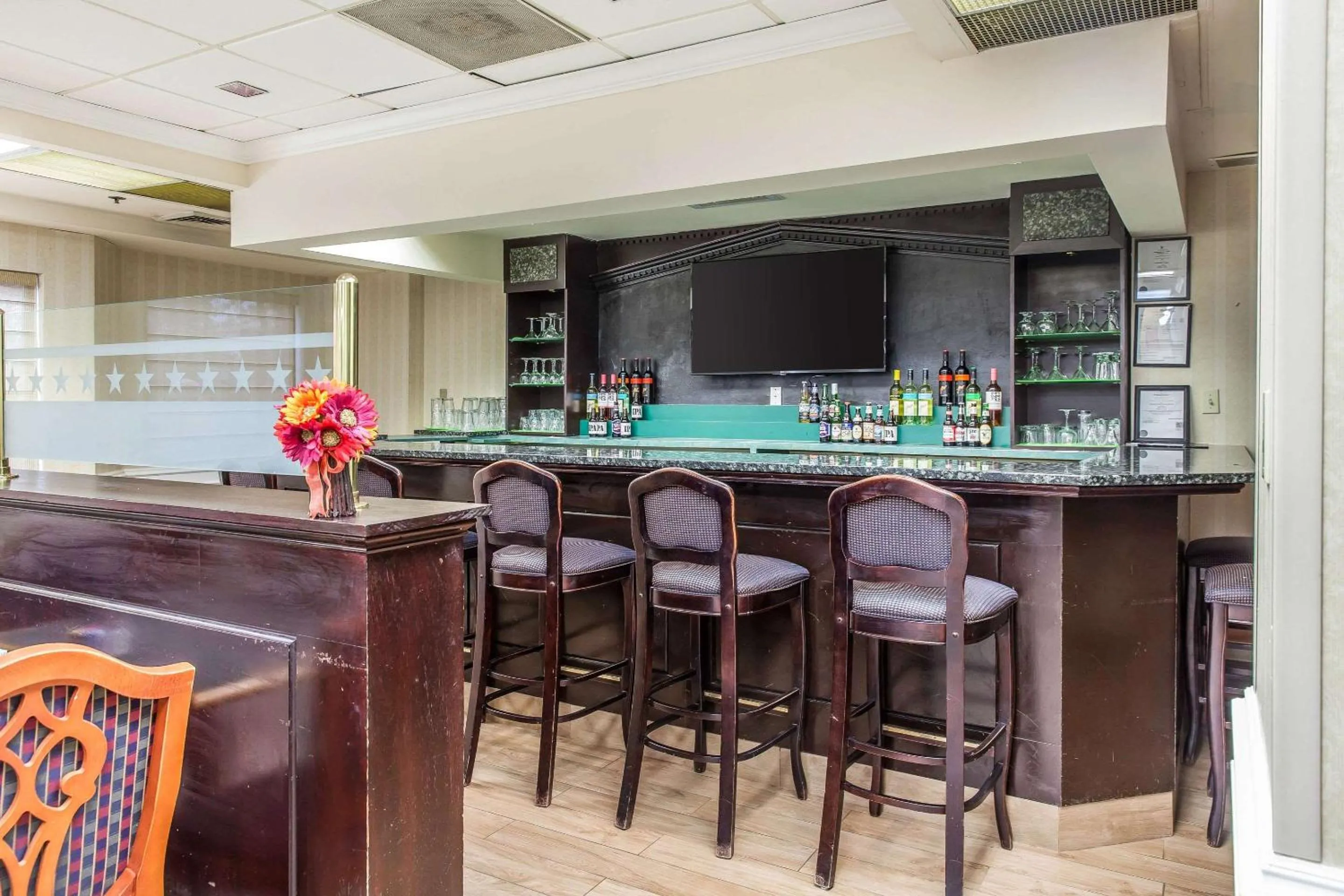 Lounge or bar in Comfort Inn Pentagon City