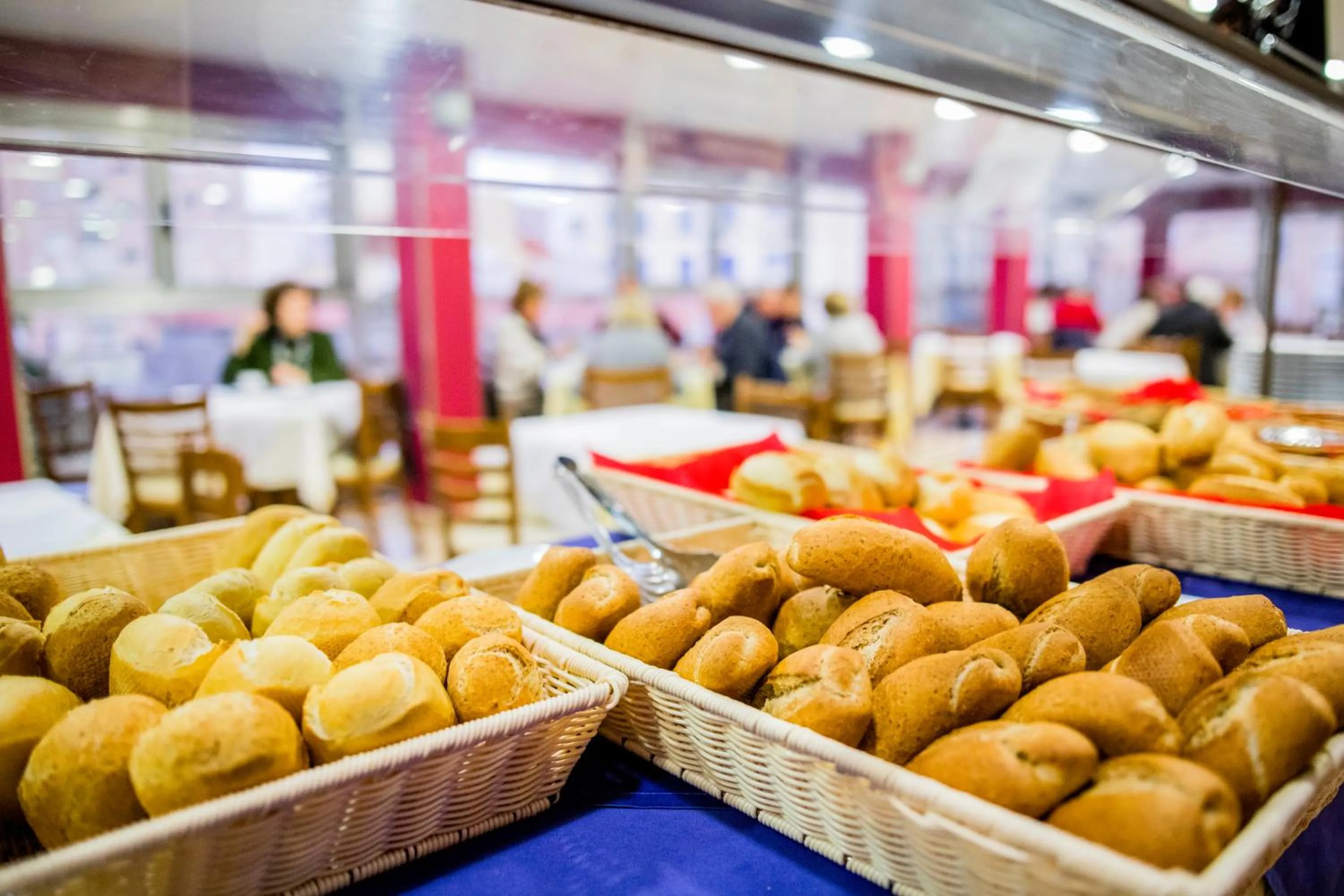 Buffet breakfast in Apartamentos Turisticos Biarritz - Bloque I