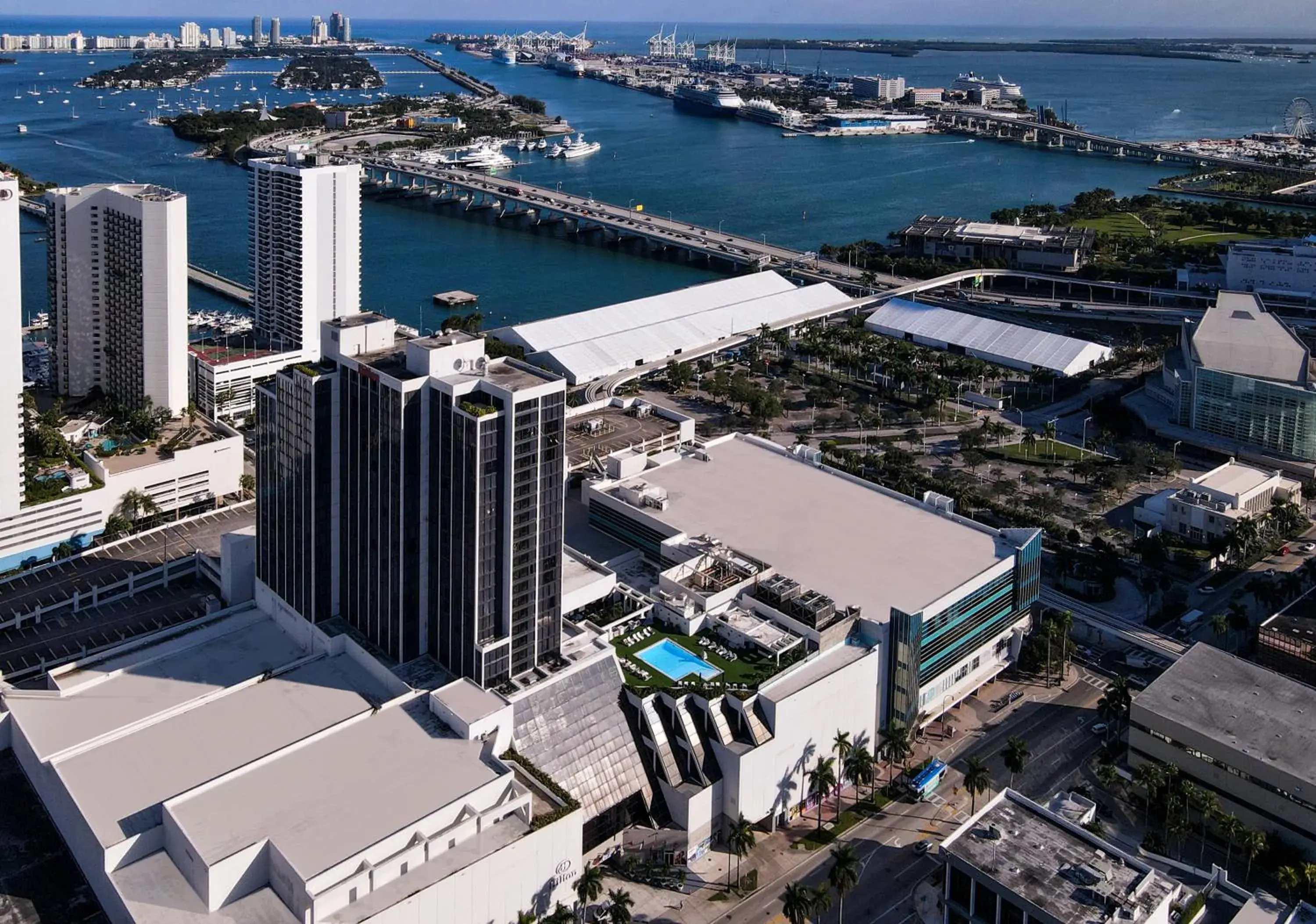 Property building in Hilton Miami Downtown Property building in Hilton Miami Downtown