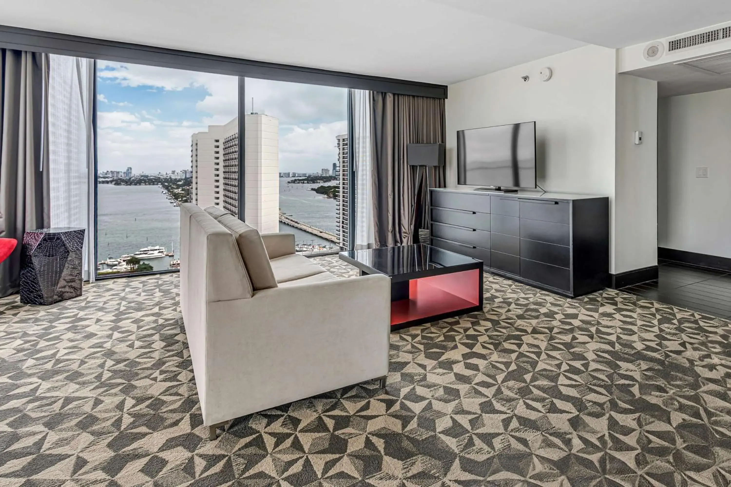 Photo of the whole room in Hilton Miami Downtown Photo of the whole room in Hilton Miami Downtown