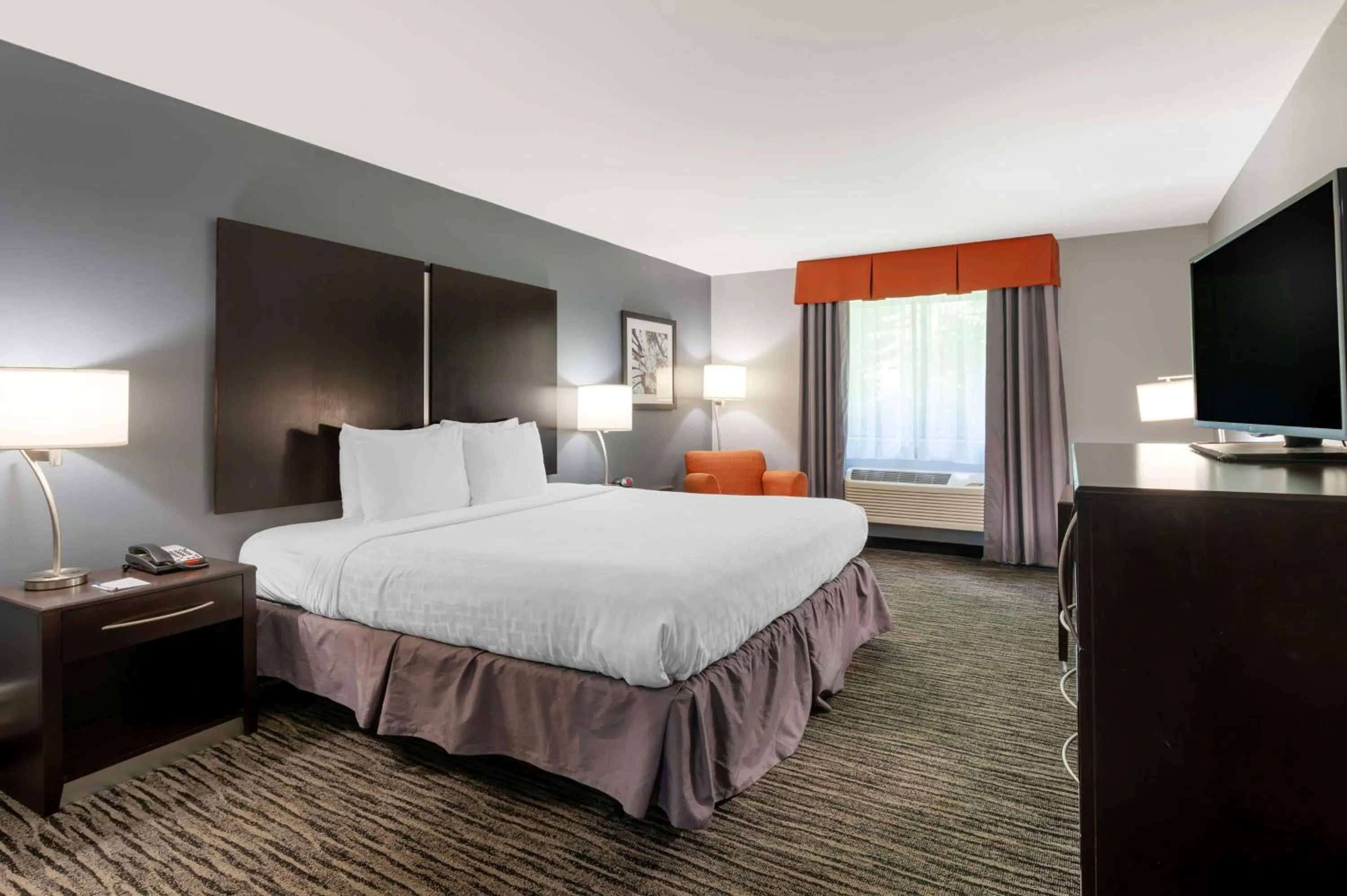 Bedroom, Bed in Best Western University Inn at Valparaiso