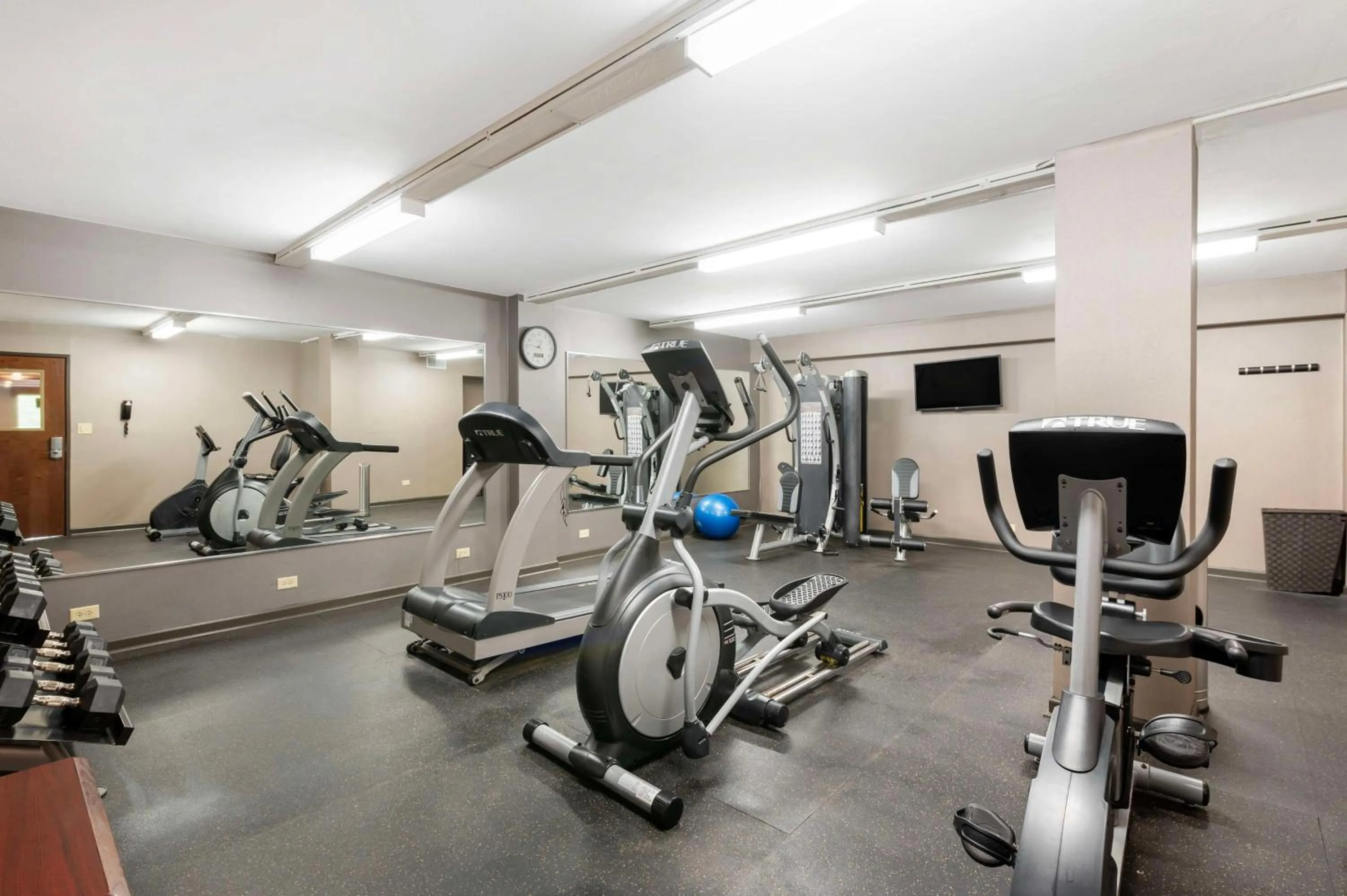 Fitness centre/facilities in Best Western University Inn at Valparaiso
