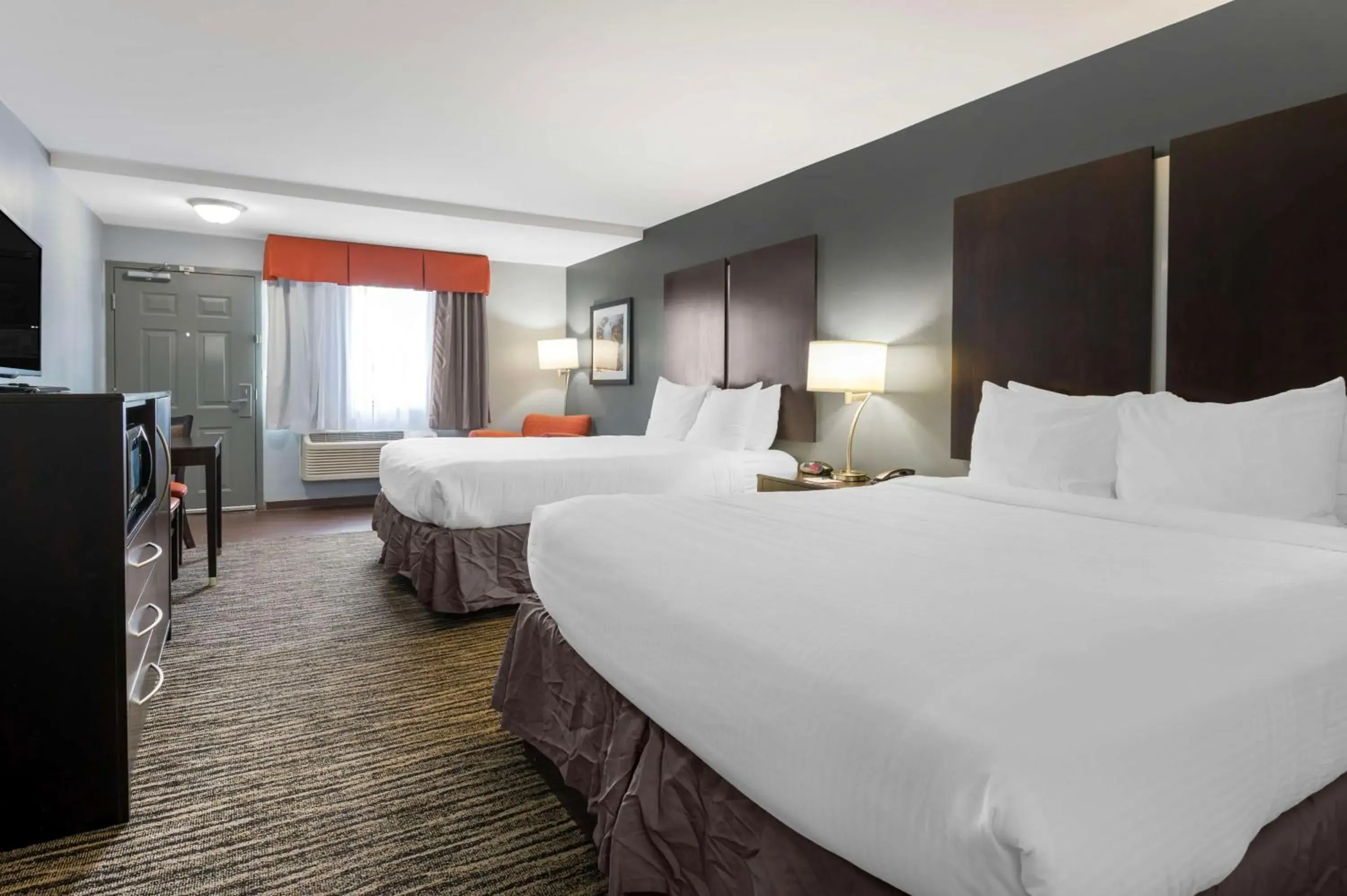 Bedroom, Bed in Best Western University Inn at Valparaiso Bedroom, Bed in Best Western University Inn at Valparaiso