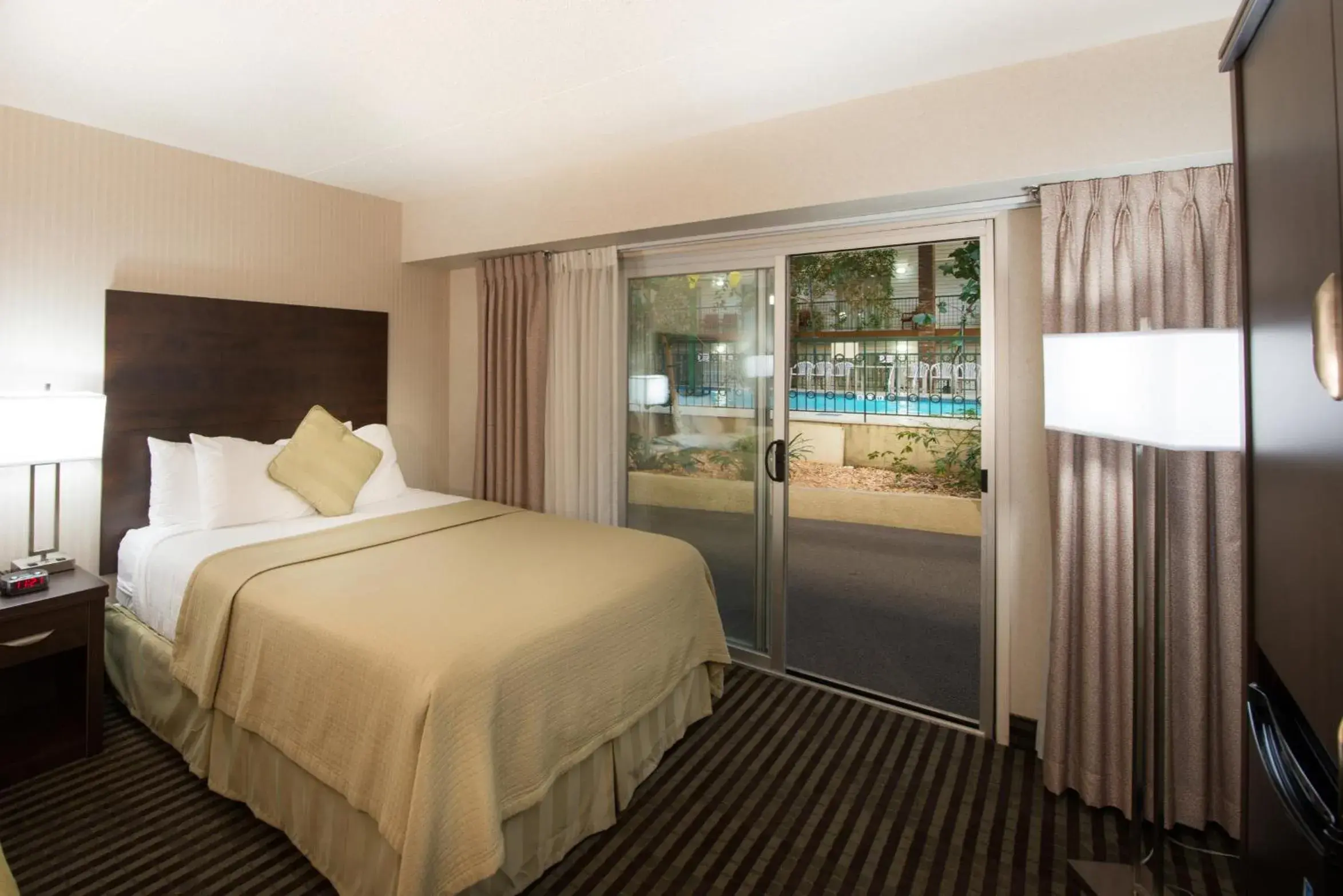 Queen Room with Two Queen Bed and Balcony in Victoria Inn Hotel & Convention Centre Brandon Queen Room with Two Queen Bed and Balcony in Victoria Inn Hotel & Convention Centre Brandon