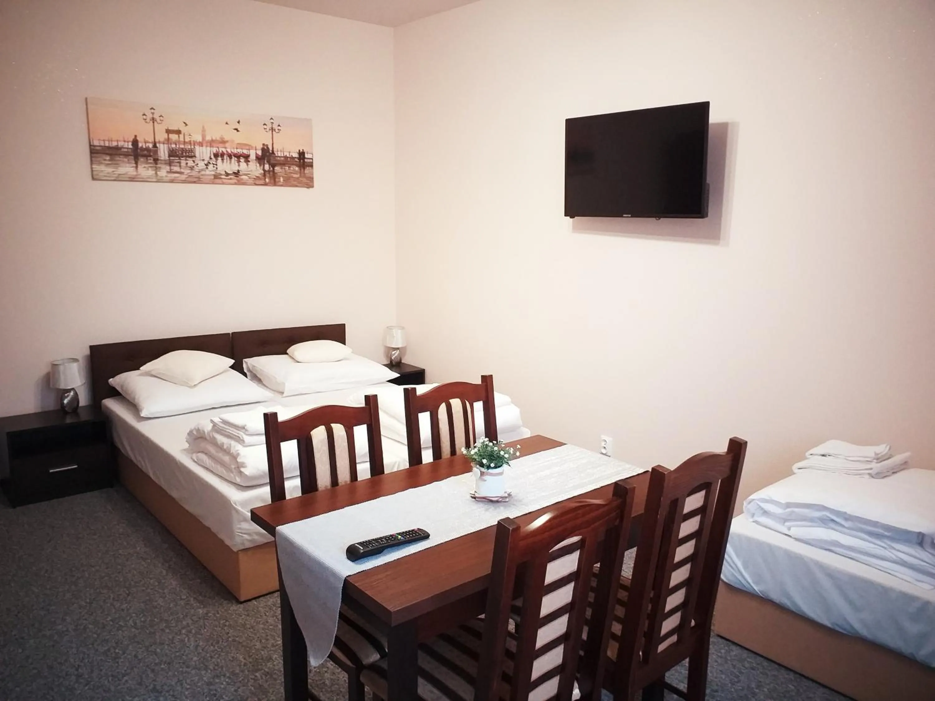 Economy Quadruple Room - single occupancy in Sum Restauracja & Hotel