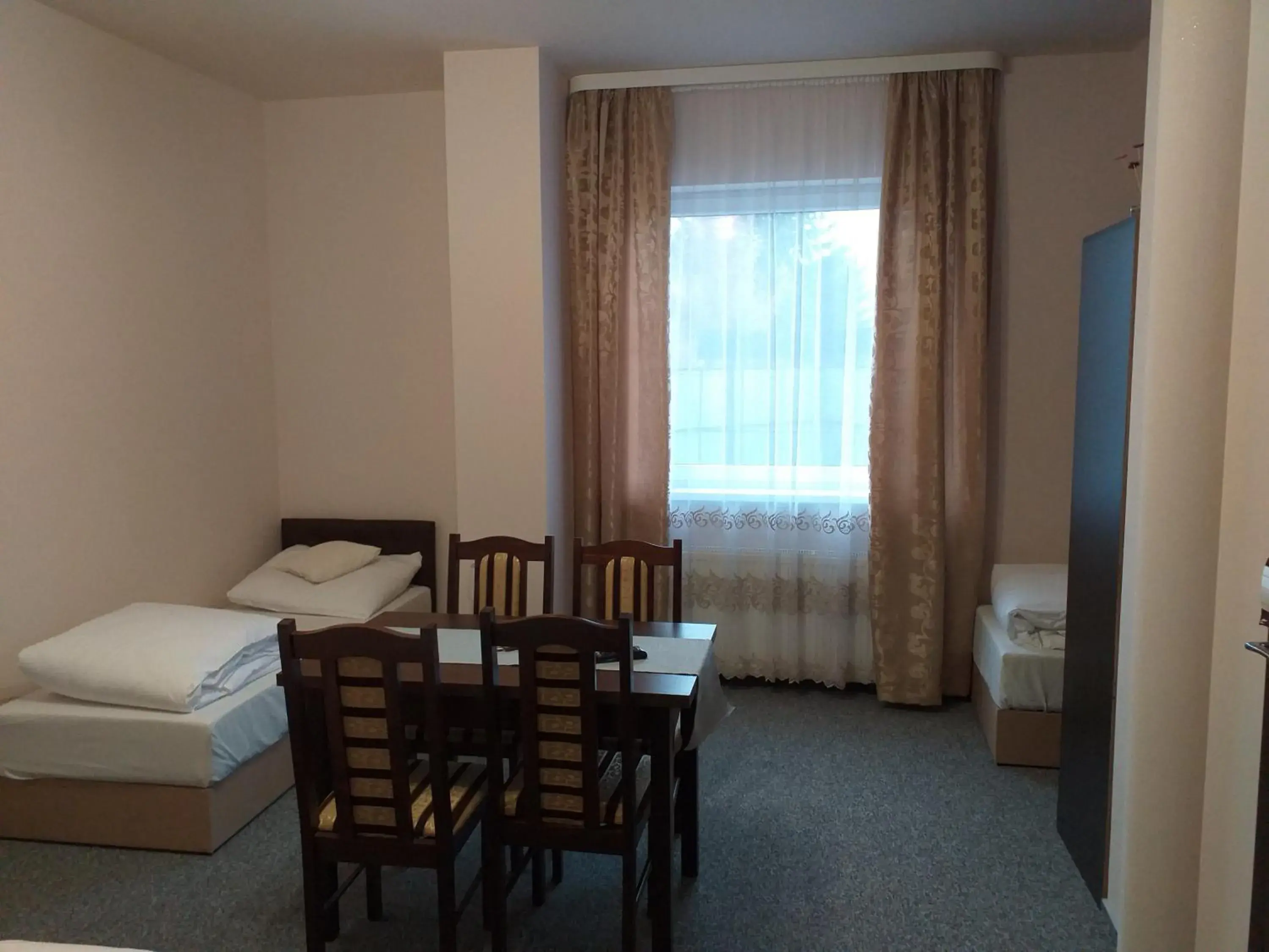 Economy Quadruple Room - single occupancy in Sum Restauracja & Hotel Economy Quadruple Room - single occupancy in Sum Restauracja & Hotel