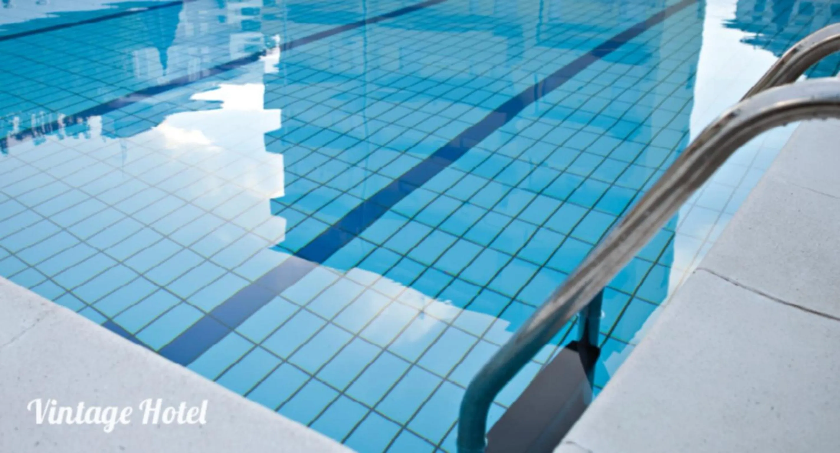 Swimming pool in Hotel B&B Avana