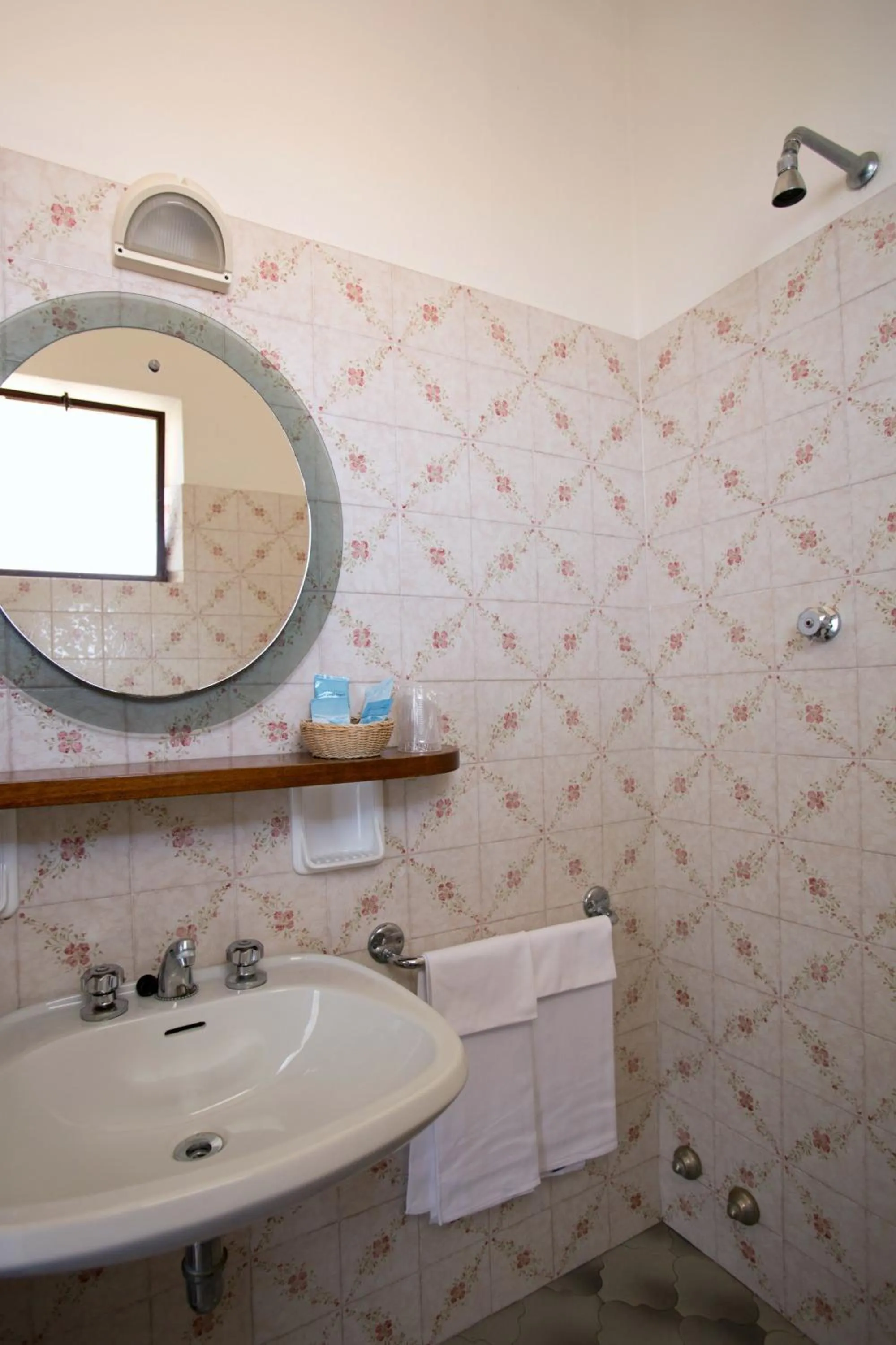 Bathroom in Hotel B&B Avana