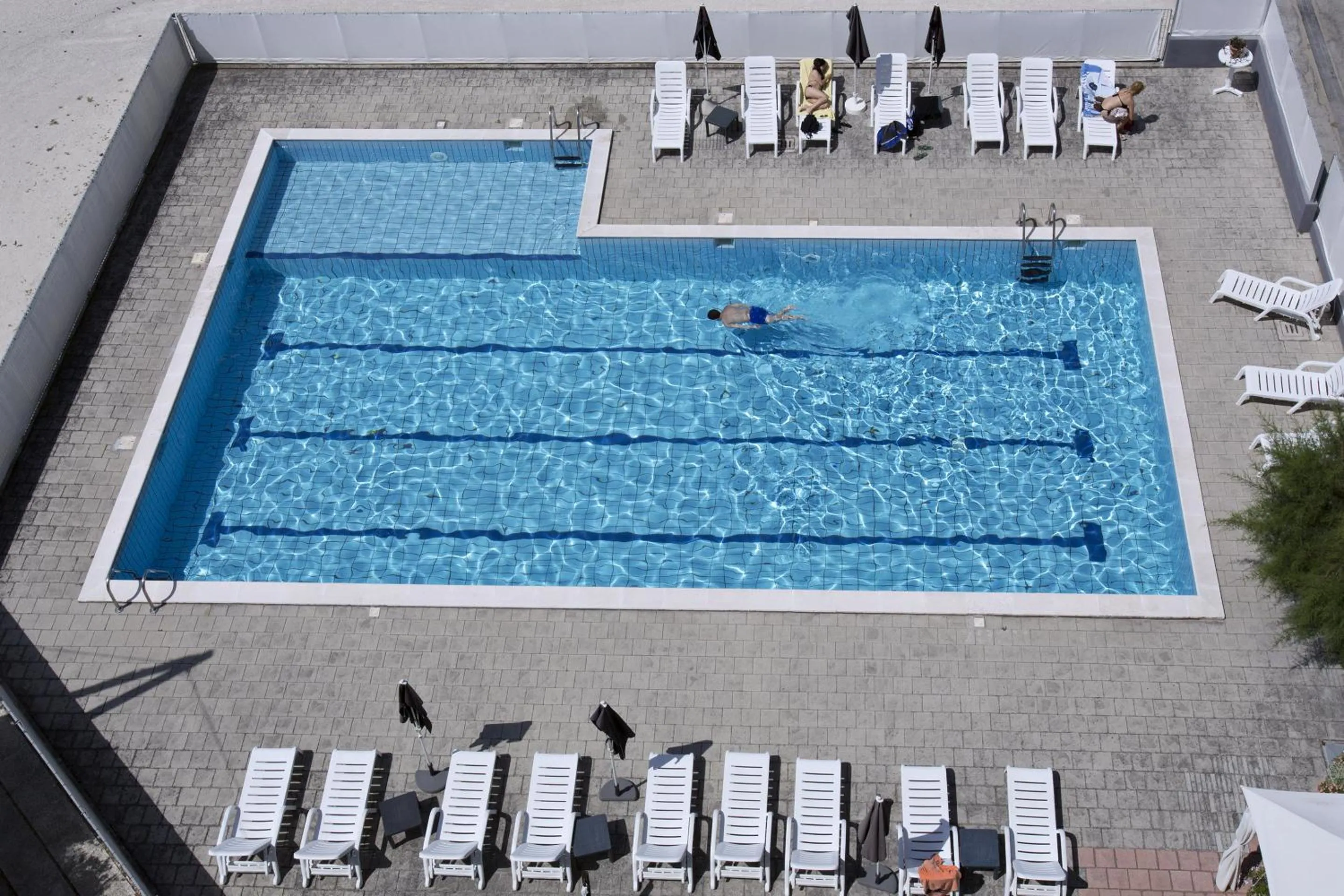 Swimming pool in Hotel B&B Avana