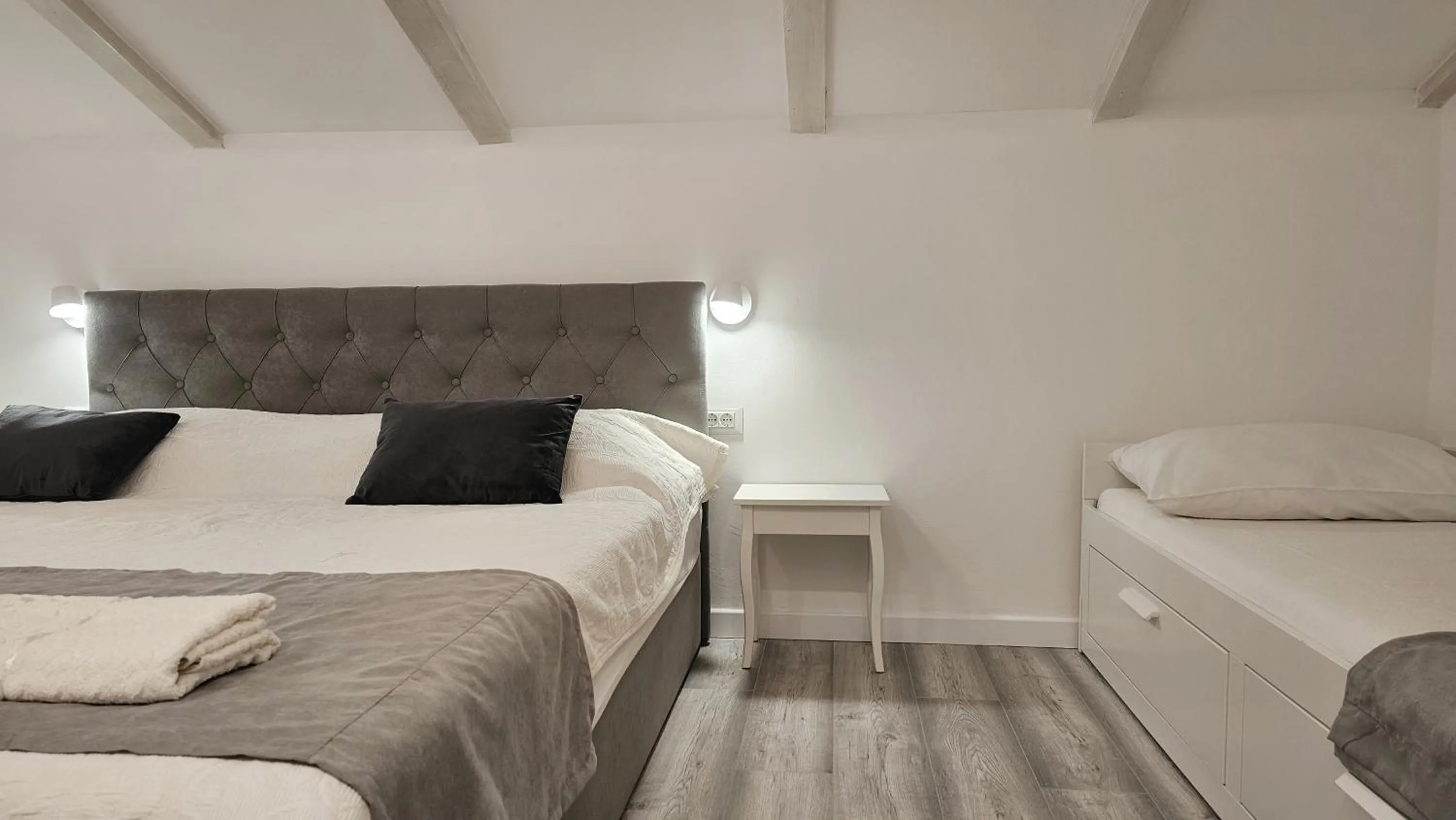 Photo of the whole room in Villa Babilon