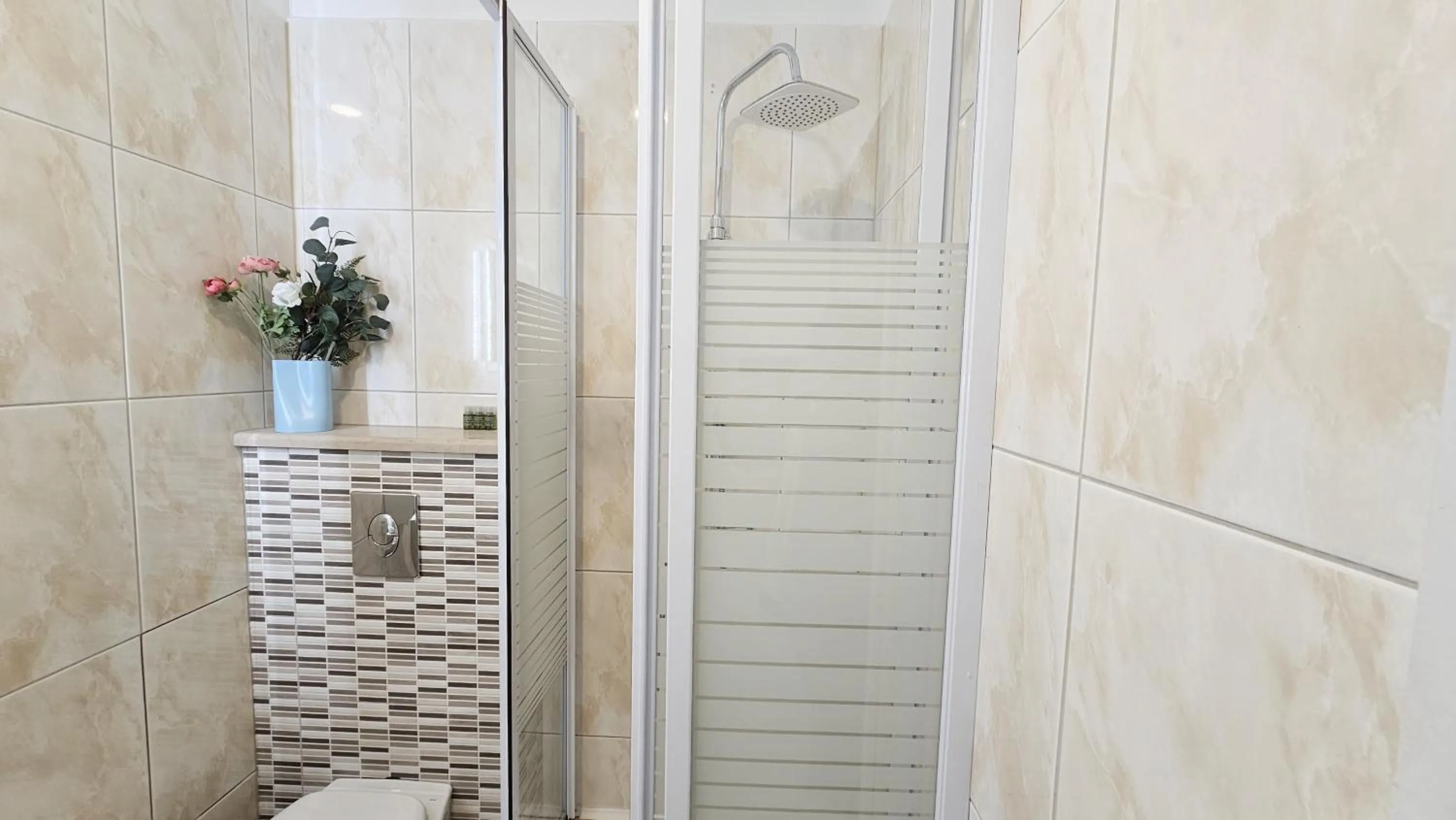 Shower in Villa Babilon