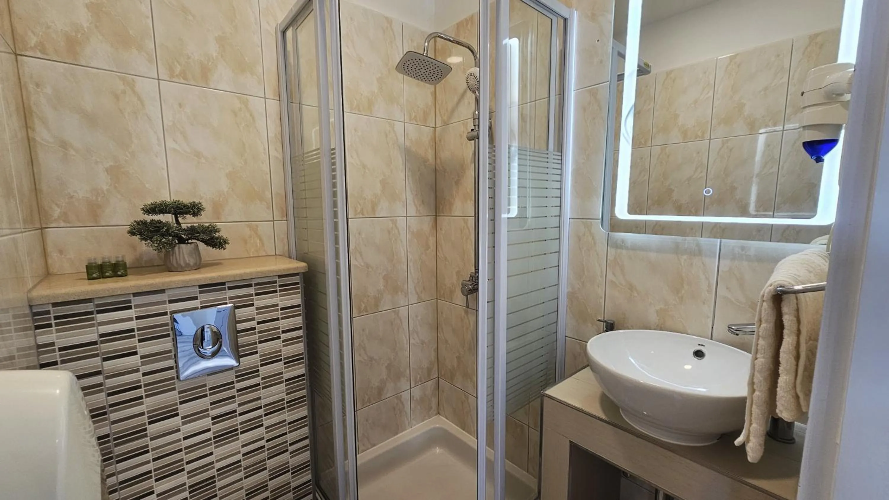 Shower in Villa Babilon