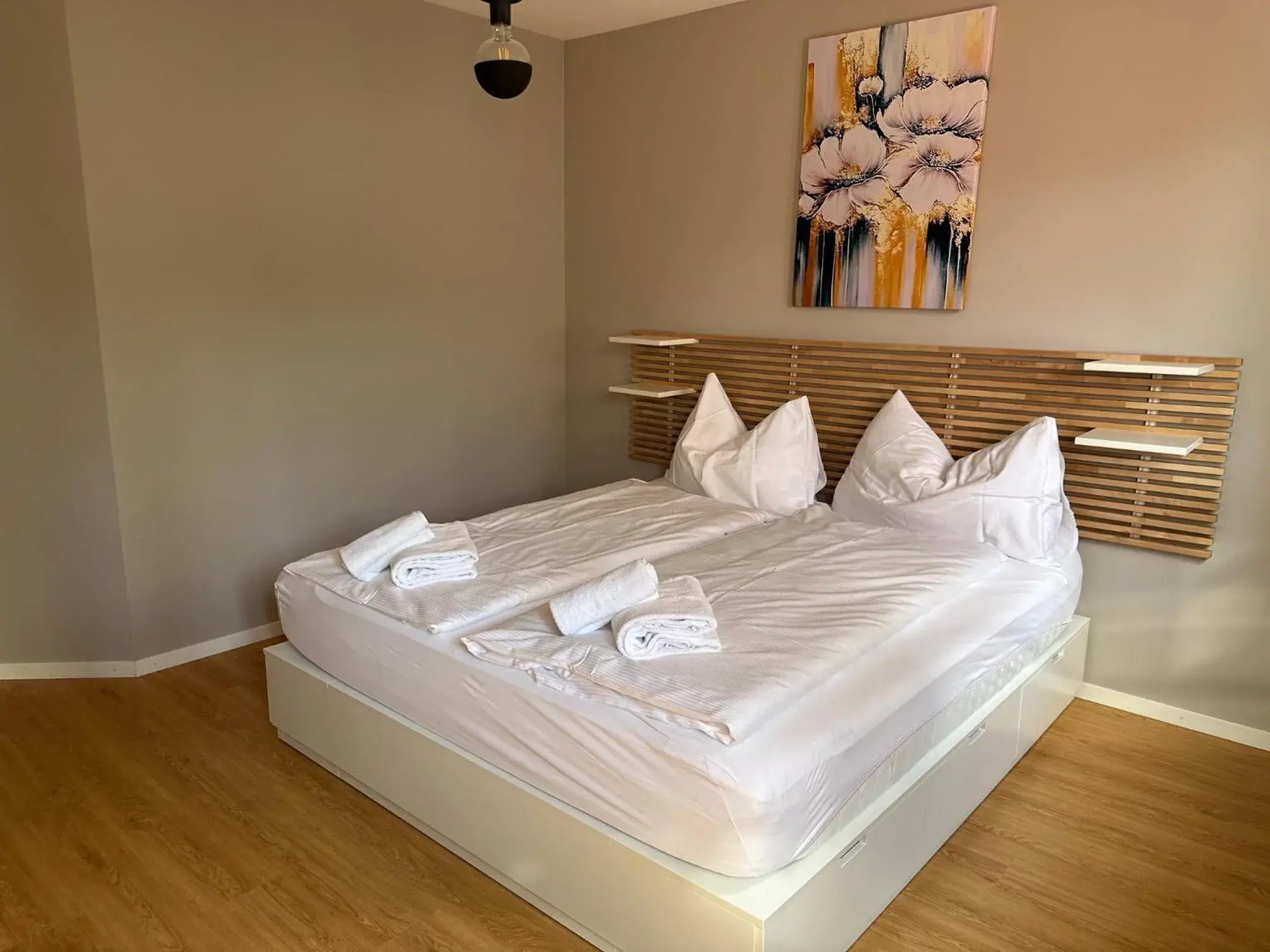 Two-Bedroom Apartment with Balcony in Hotel Bären Two-Bedroom Apartment with Balcony in Hotel Bären