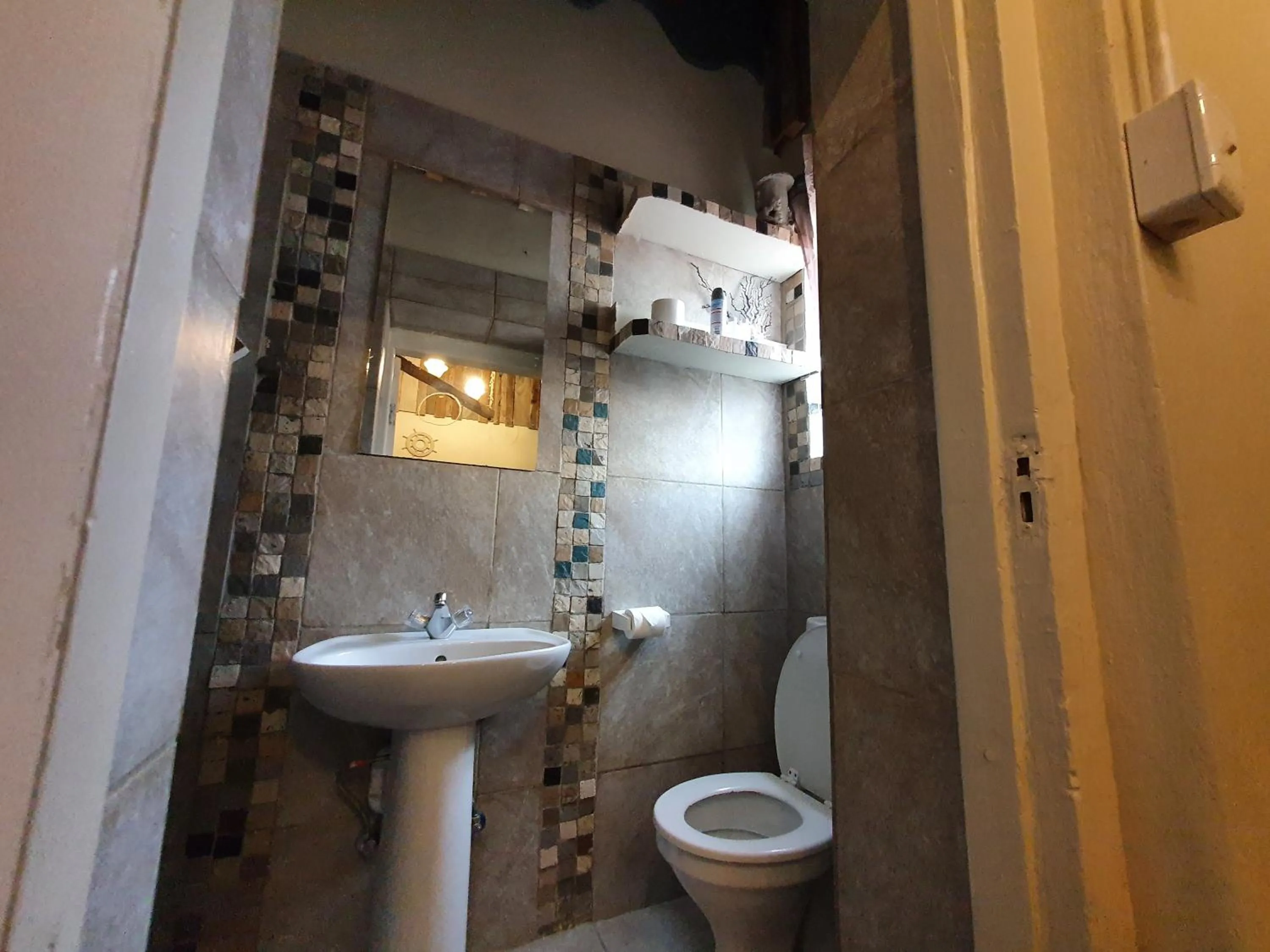 Bathroom in Bedrock Guest Studios