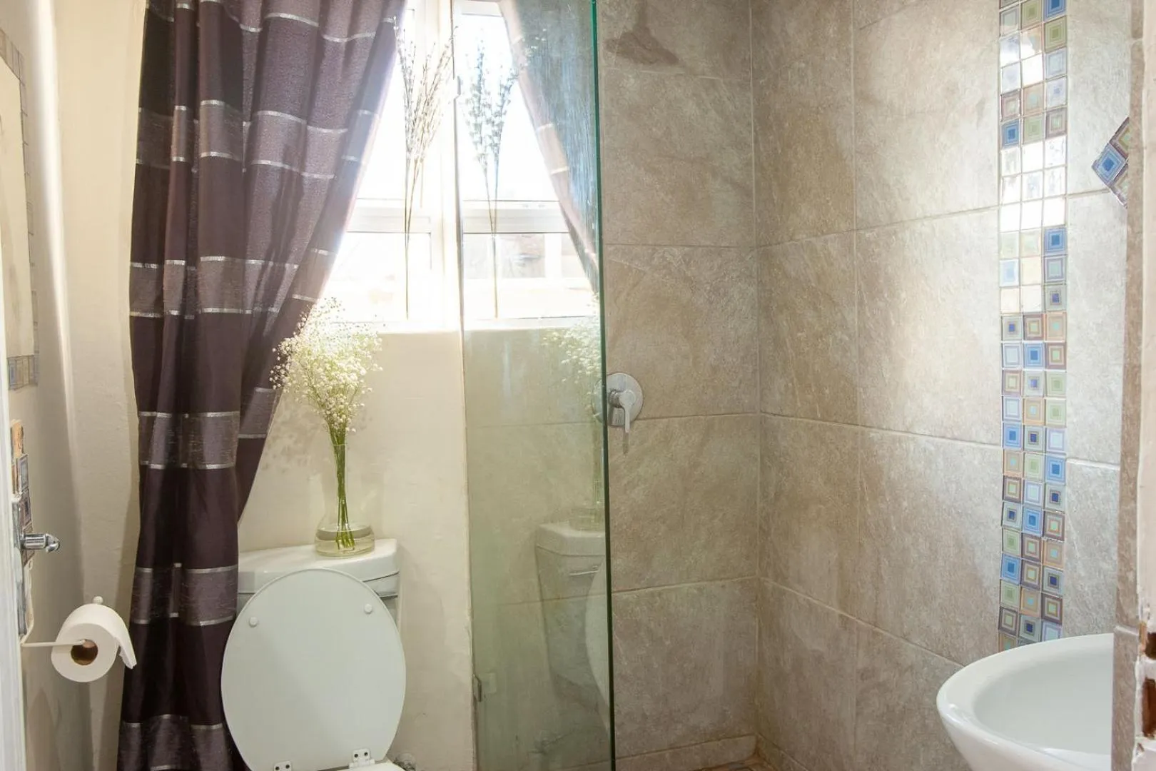 Bathroom in Bedrock Guest Studios