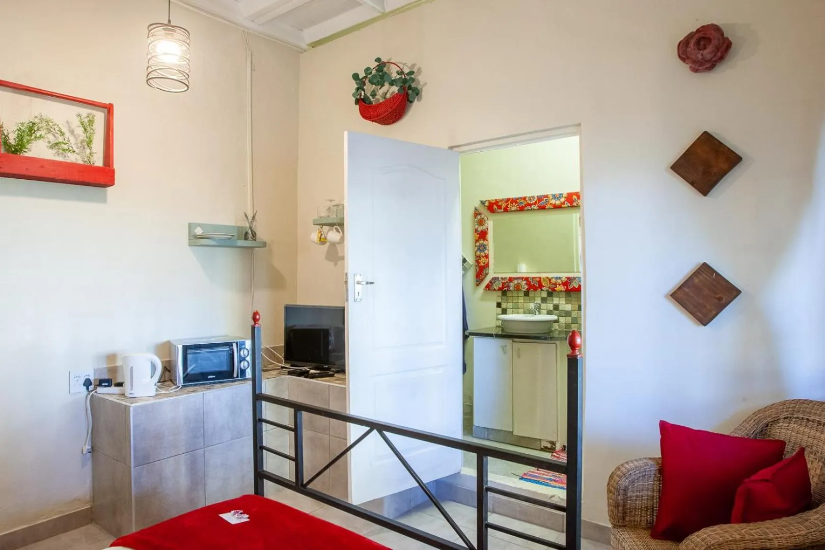 Kitchen or kitchenette in Bedrock Guest Studios