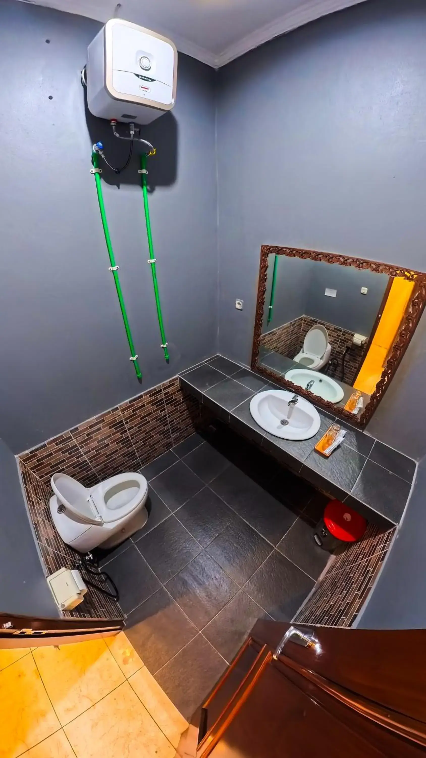 Bathroom in Ketapang Guesthouse Echo Beach Canggu Bathroom in Ketapang Guesthouse Echo Beach Canggu