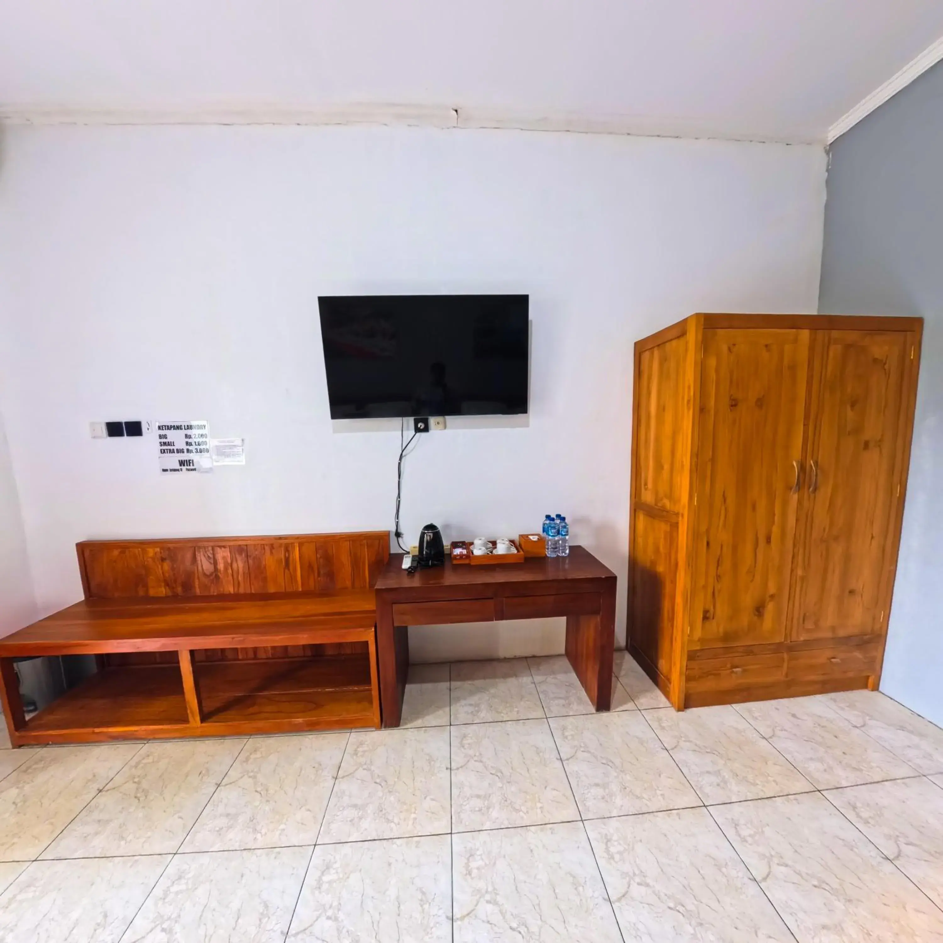 TV and multimedia in Ketapang Guesthouse Echo Beach Canggu TV and multimedia in Ketapang Guesthouse Echo Beach Canggu