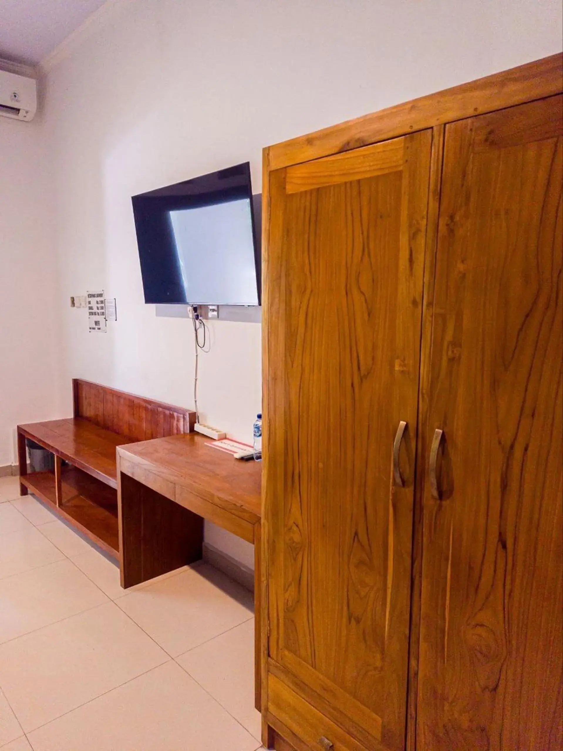 Bed in Ketapang Guesthouse Echo Beach Canggu Bed in Ketapang Guesthouse Echo Beach Canggu