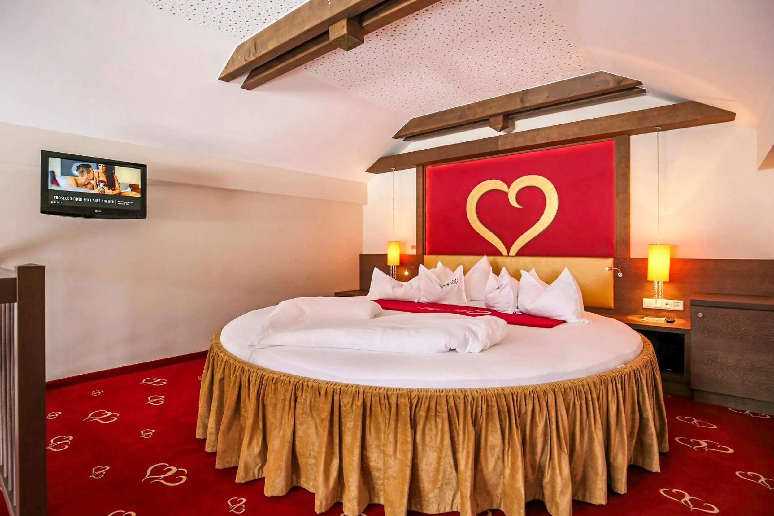 Photo of the whole room, Bed in Alpen-Herz Romantik & Spa - Adults Only