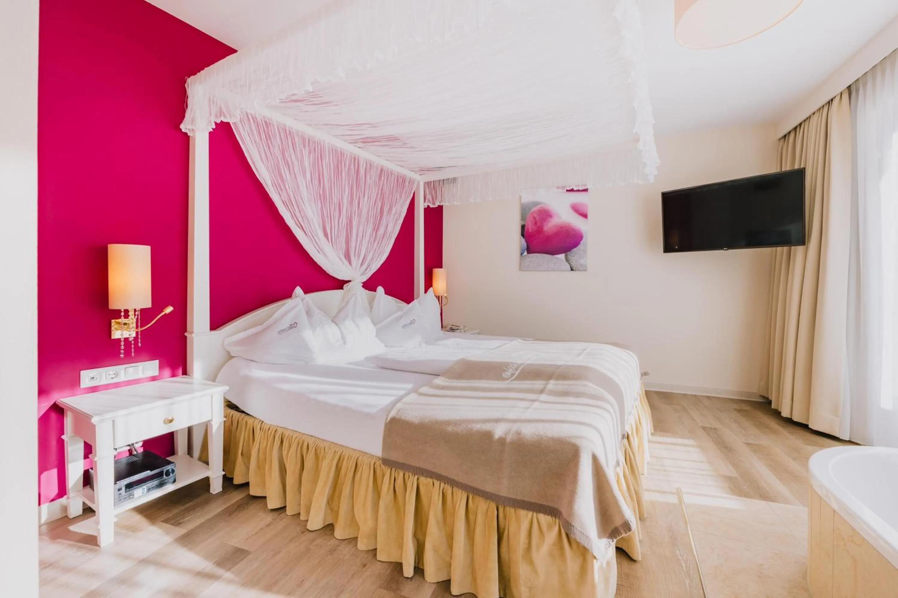 Photo of the whole room, Bed in Alpen-Herz Romantik & Spa - Adults Only