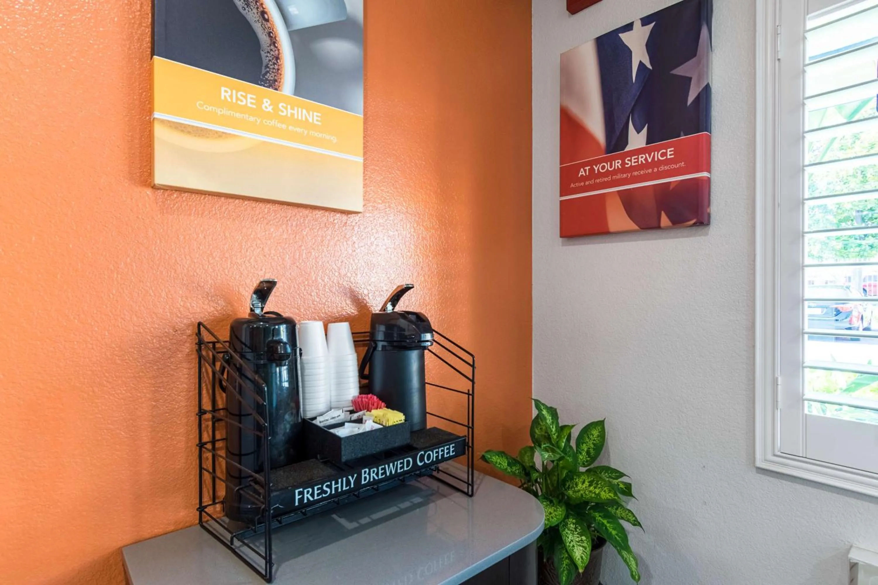 Lobby or reception in Motel 6 Riverside, CA - UCR East