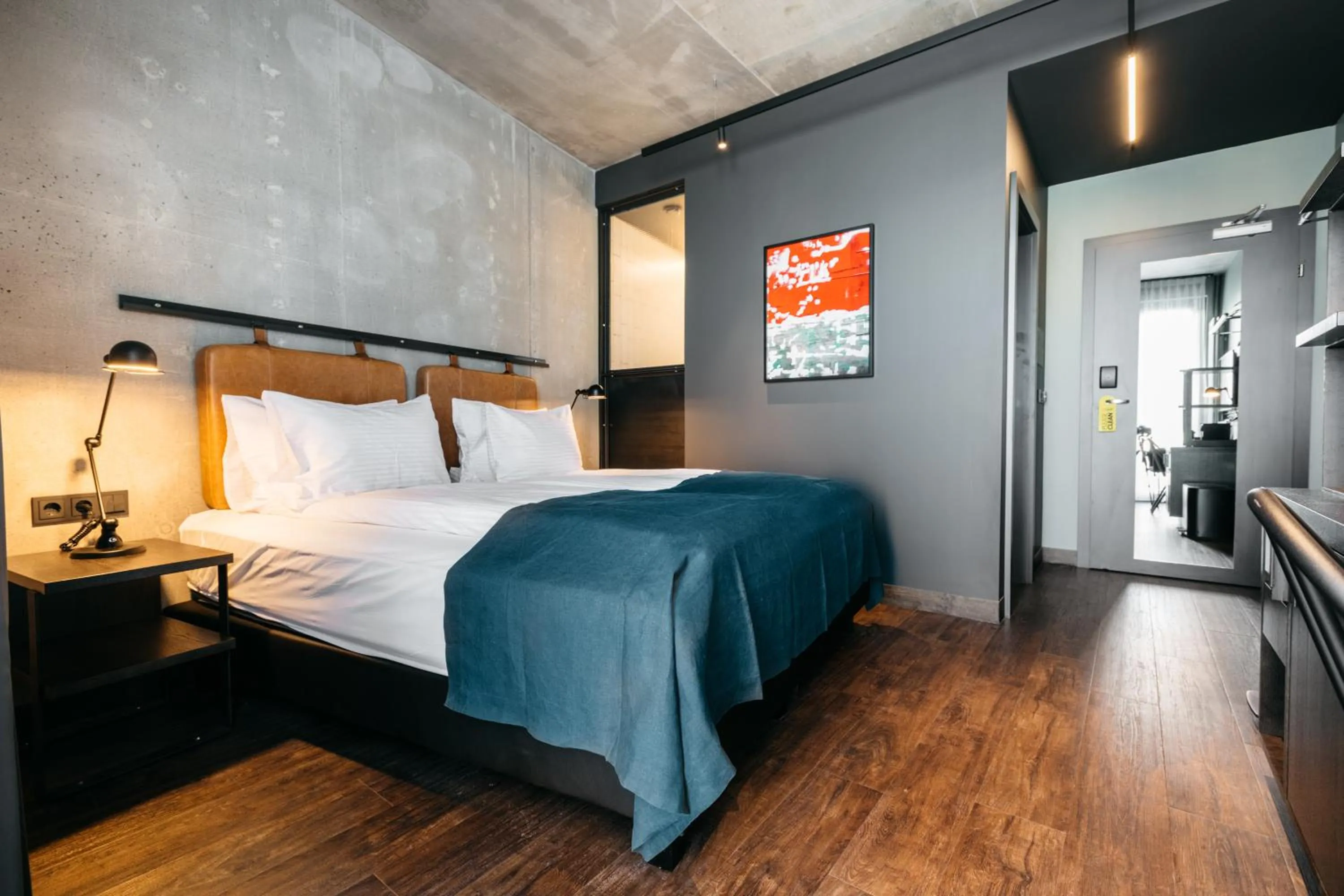 Photo of the whole room, Bed in Exeter Hotel