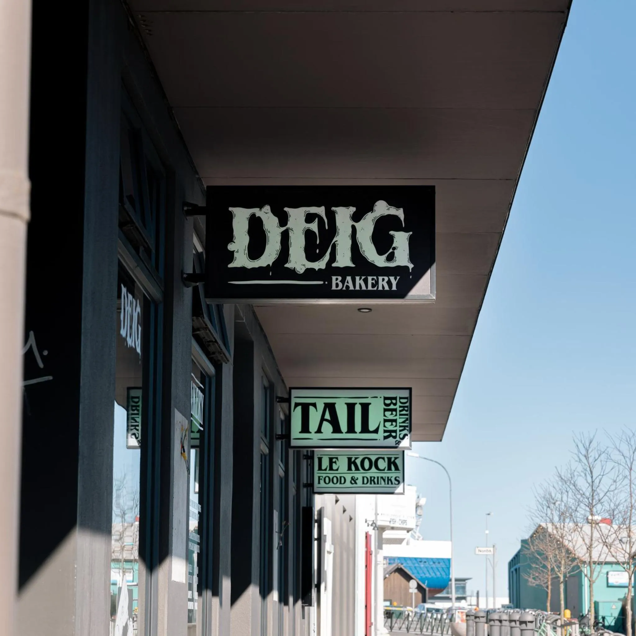 Restaurant/places to eat in Exeter Hotel