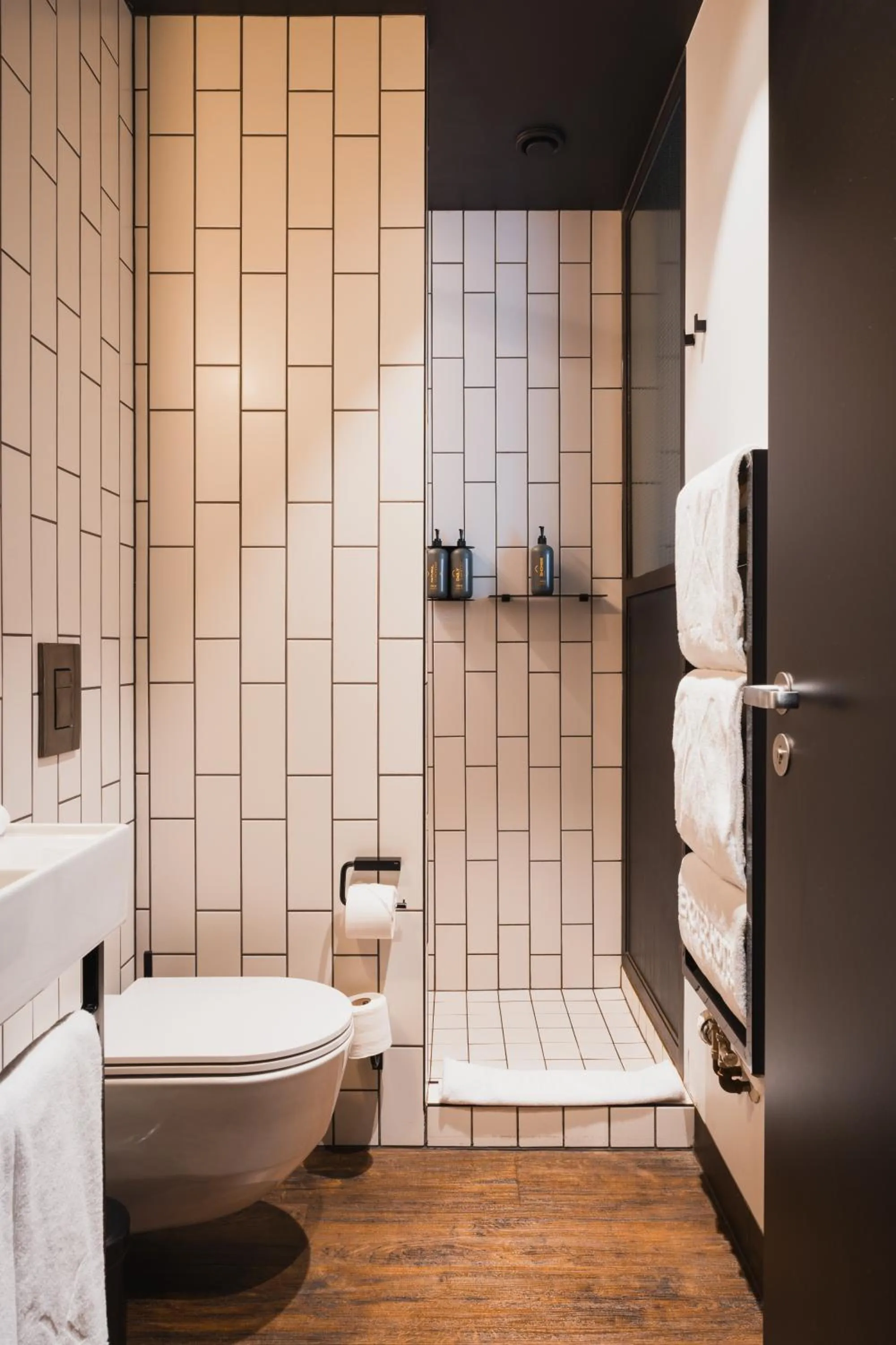 Bathroom in Exeter Hotel