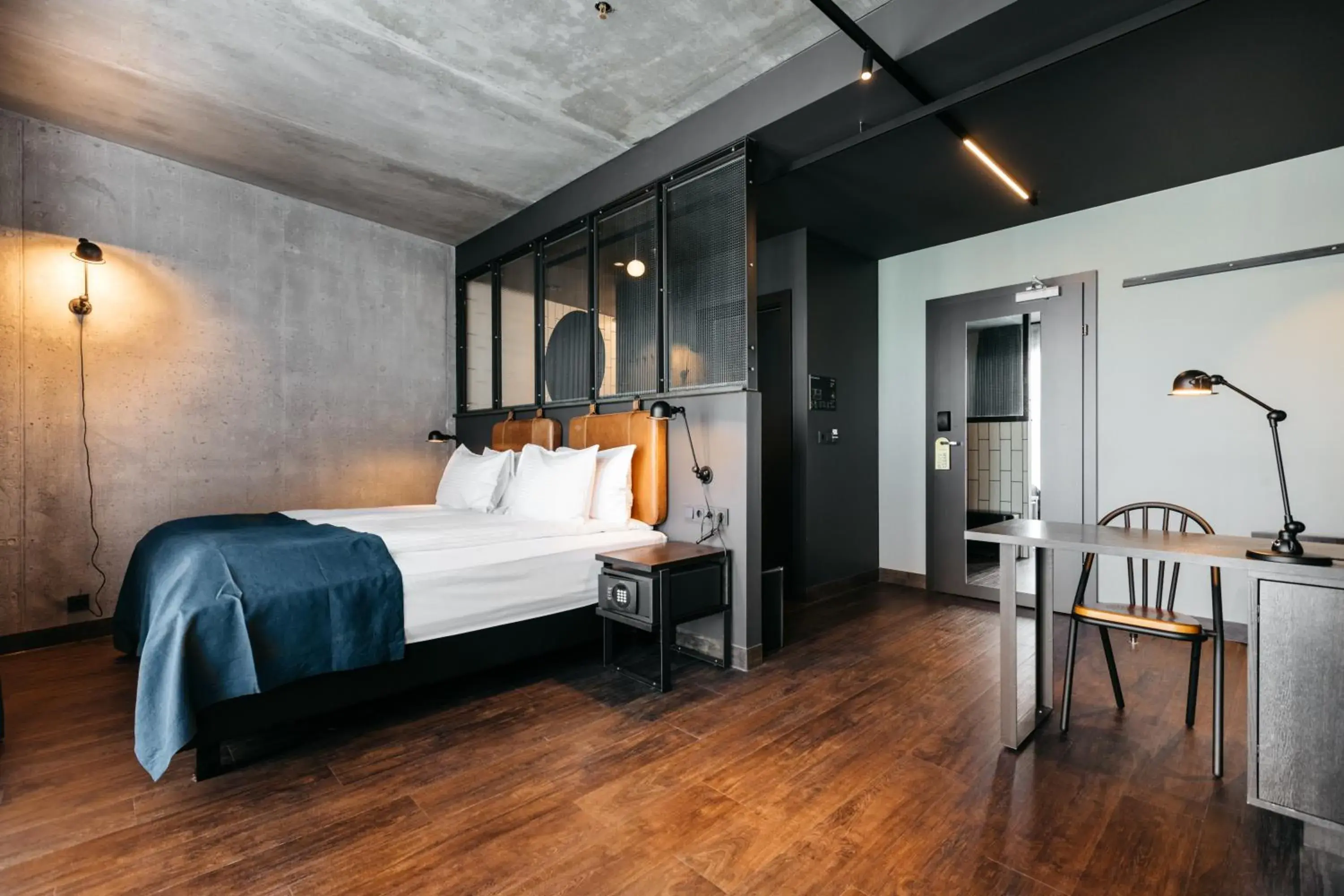 Photo of the whole room, Bed in Exeter Hotel Photo of the whole room, Bed in Exeter Hotel