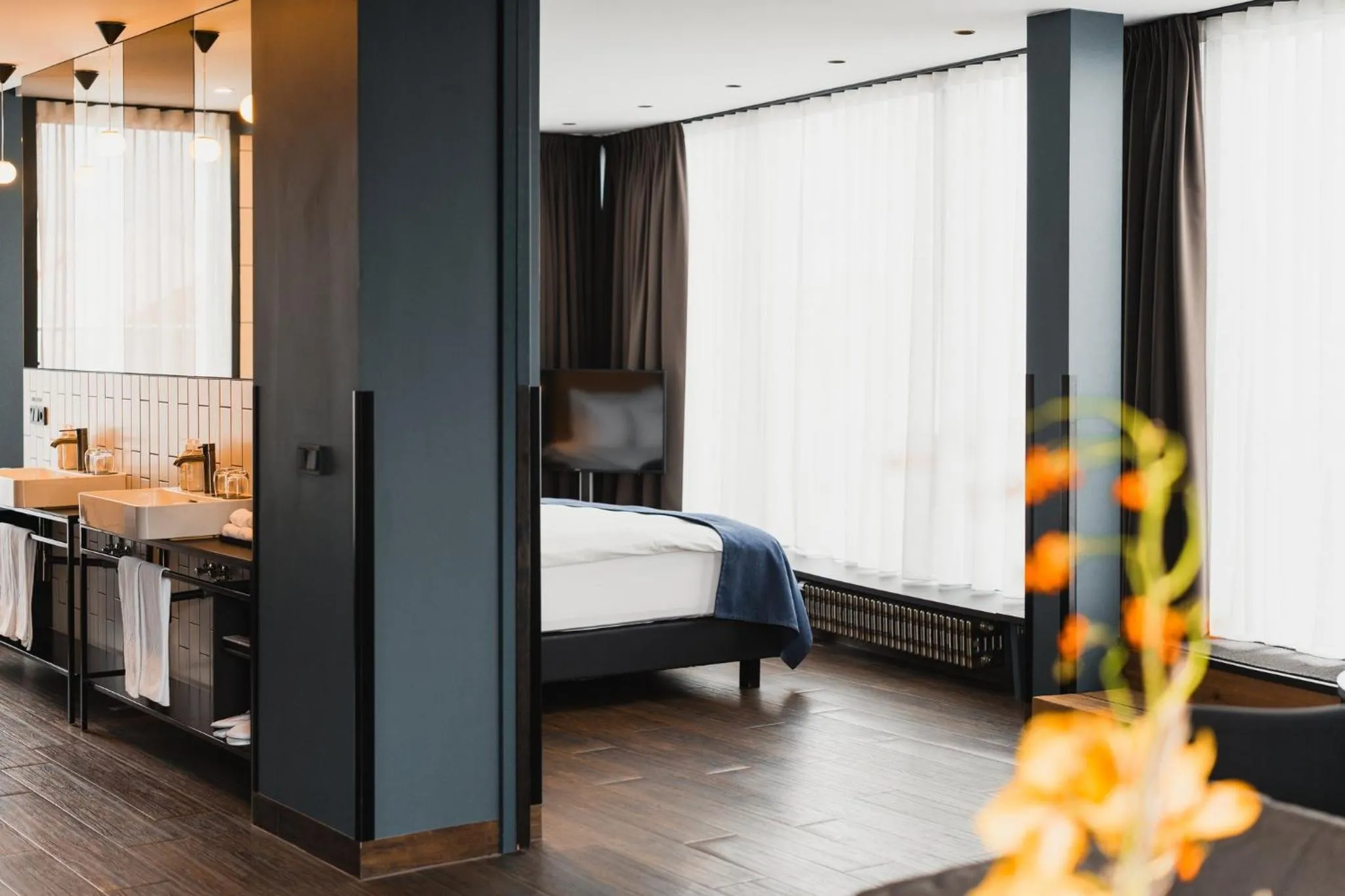 Bedroom, Bed in Exeter Hotel