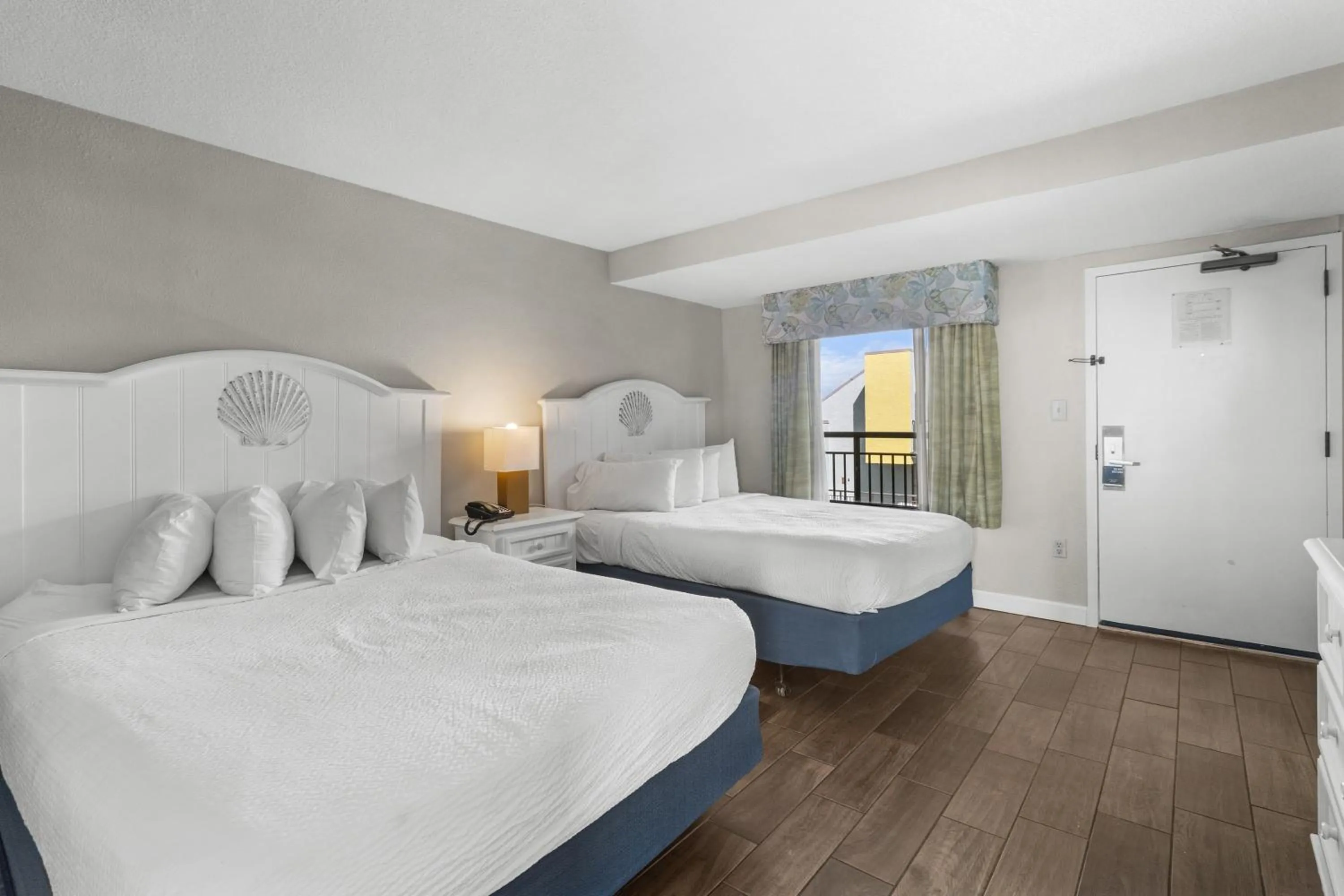 Bedroom, Bed in Monterey Bay Suites