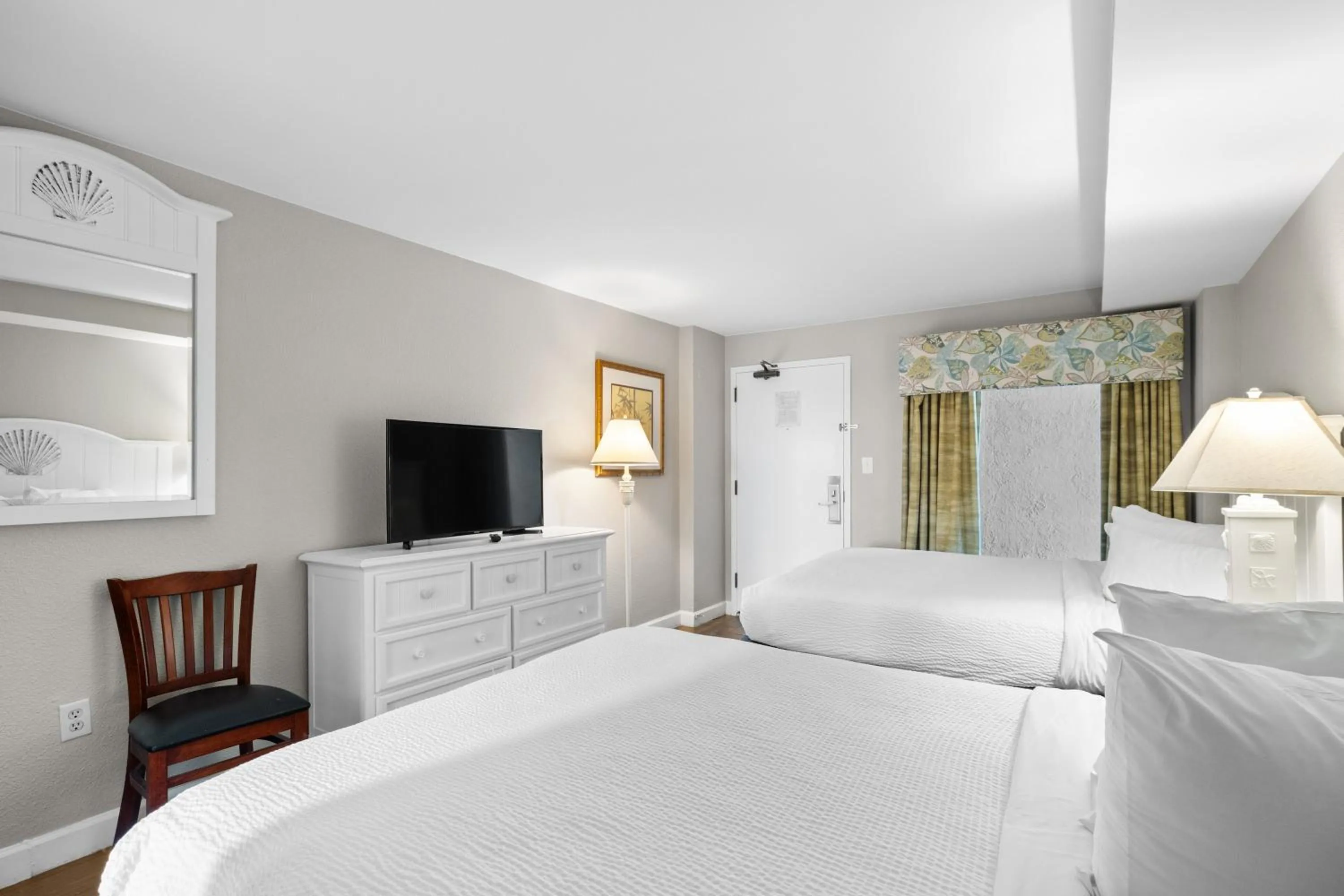 Bedroom, Bed in Monterey Bay Suites