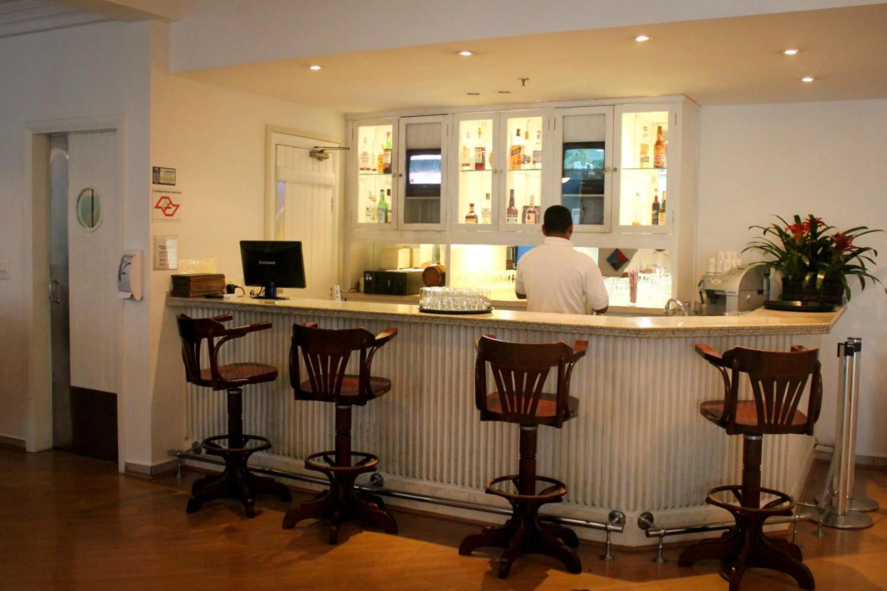 Communal lounge/ TV room in Vitória Hotel Residence NewPort